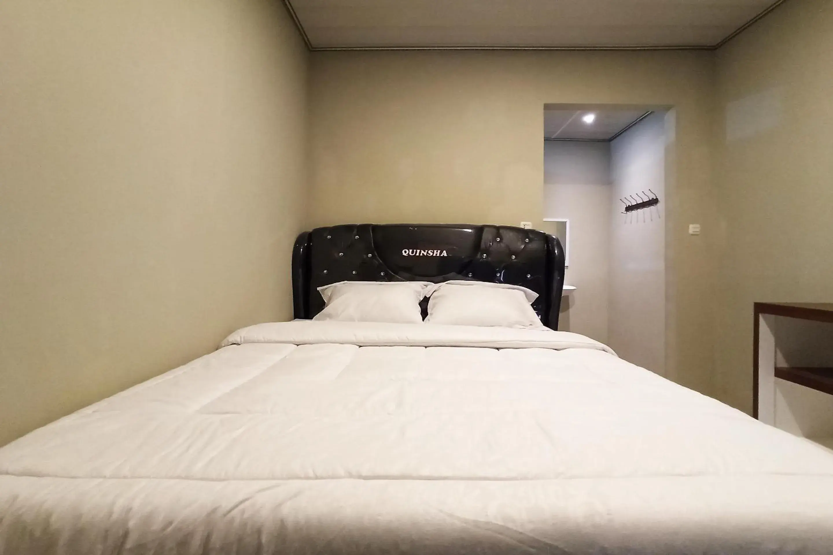 Bedroom, Bed in RedDoorz near Taman Merdeka Metro Lampung Bedroom, Bed in RedDoorz near Taman Merdeka Metro Lampung