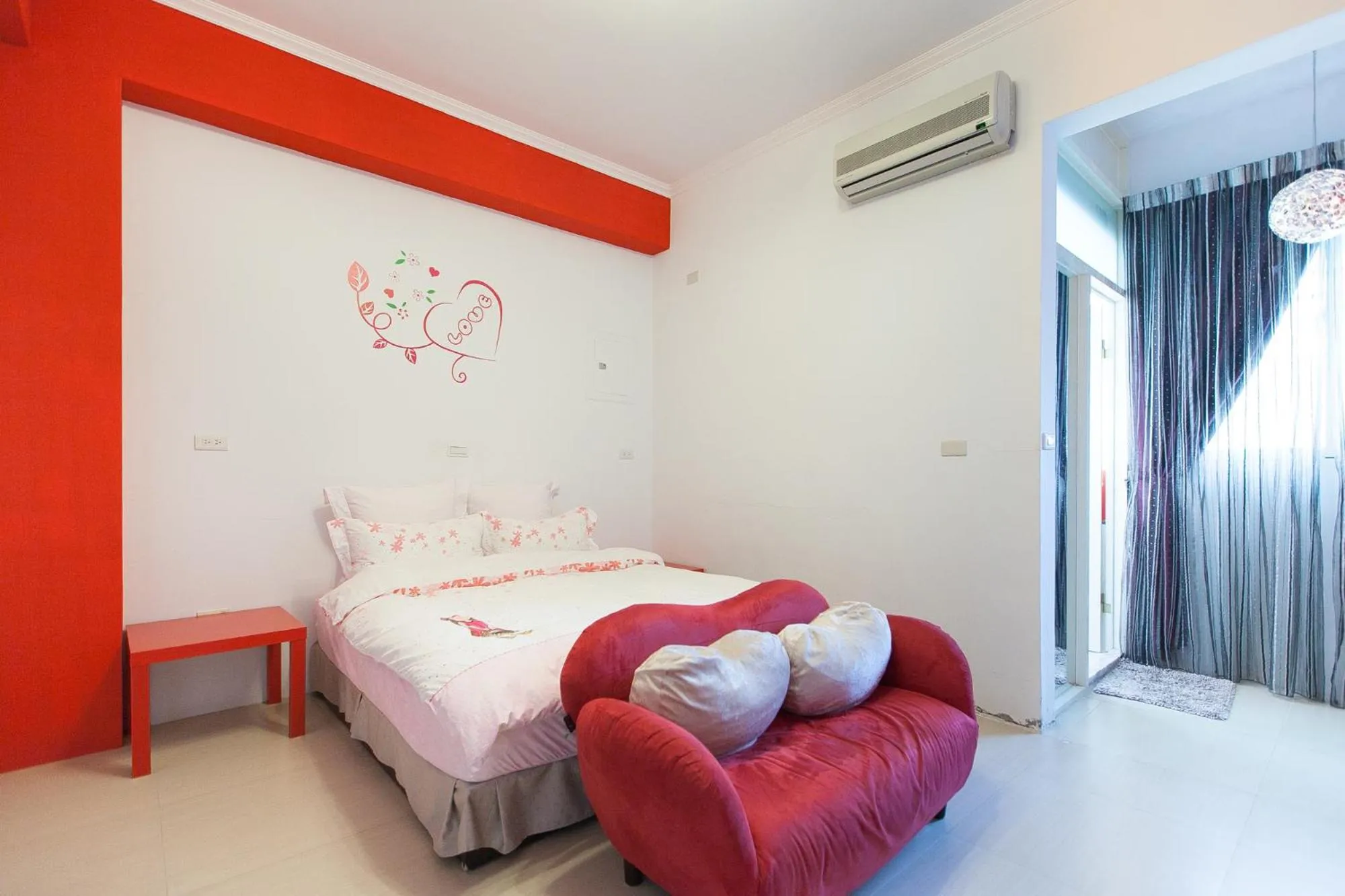 Photo of the whole room, Bed in Hualien Lidu House