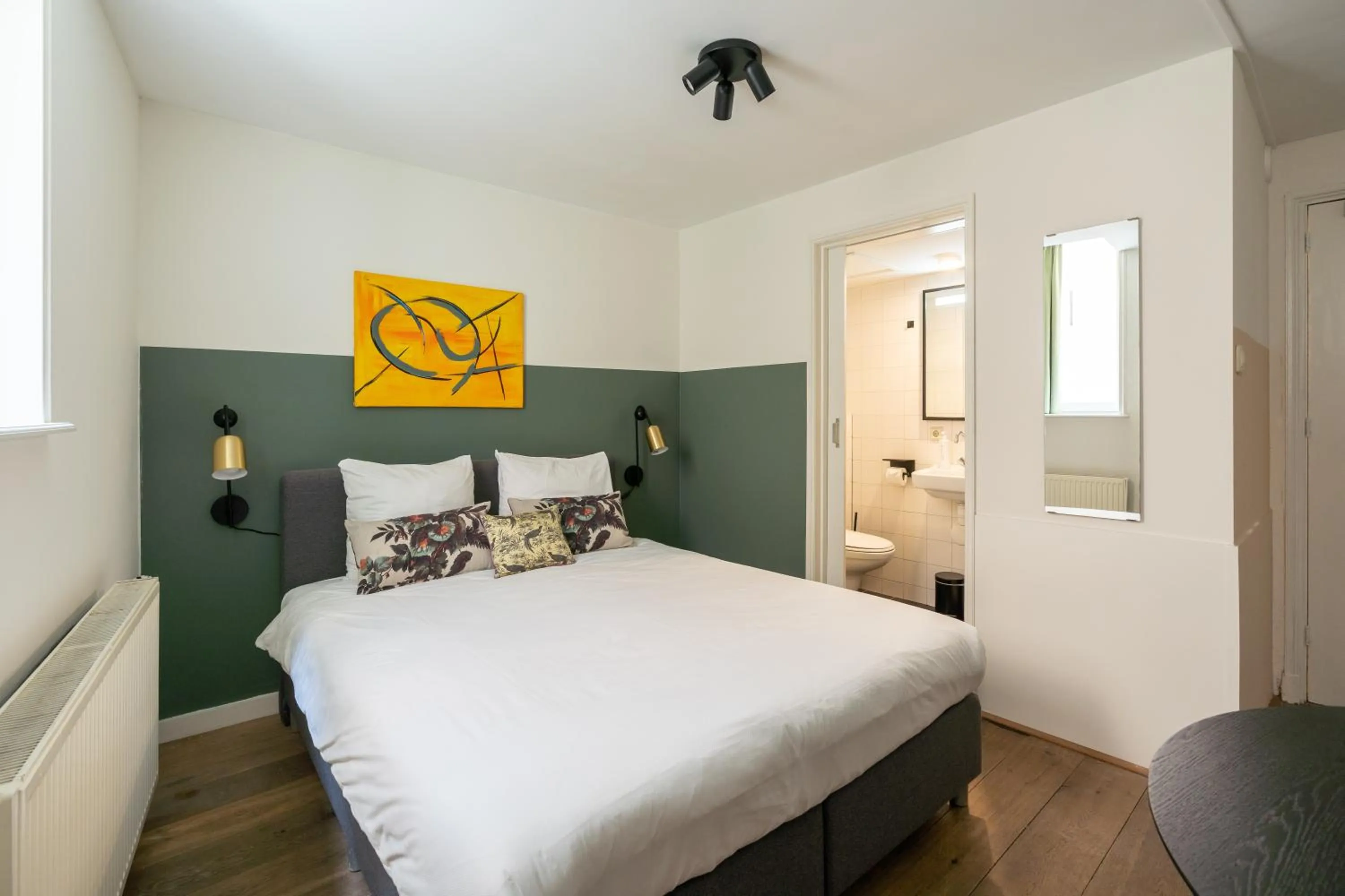 Bed in Amsterdam Dockside Flats