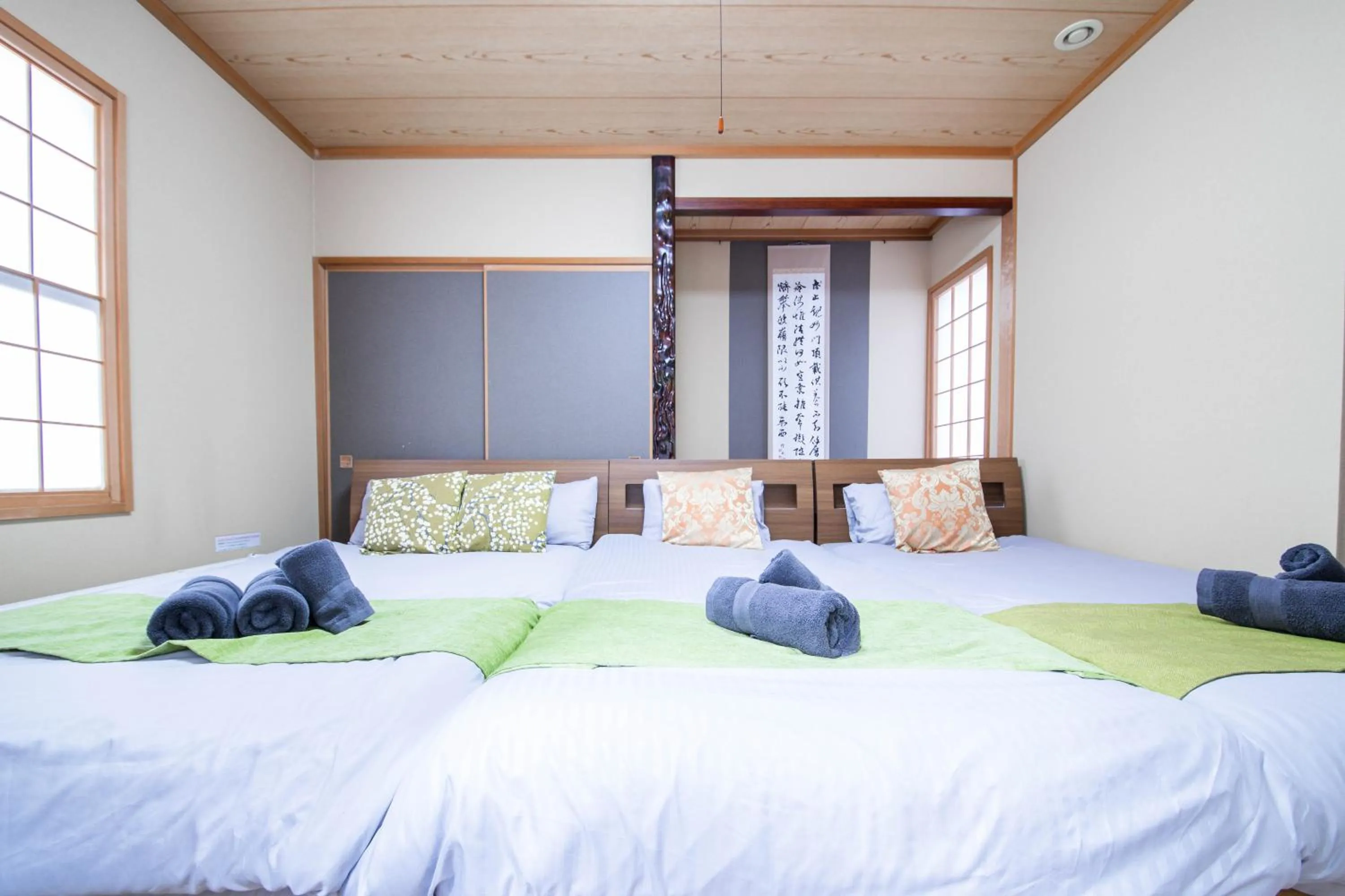 Bedroom, Bed in THE WORLDWIDE HOUSE