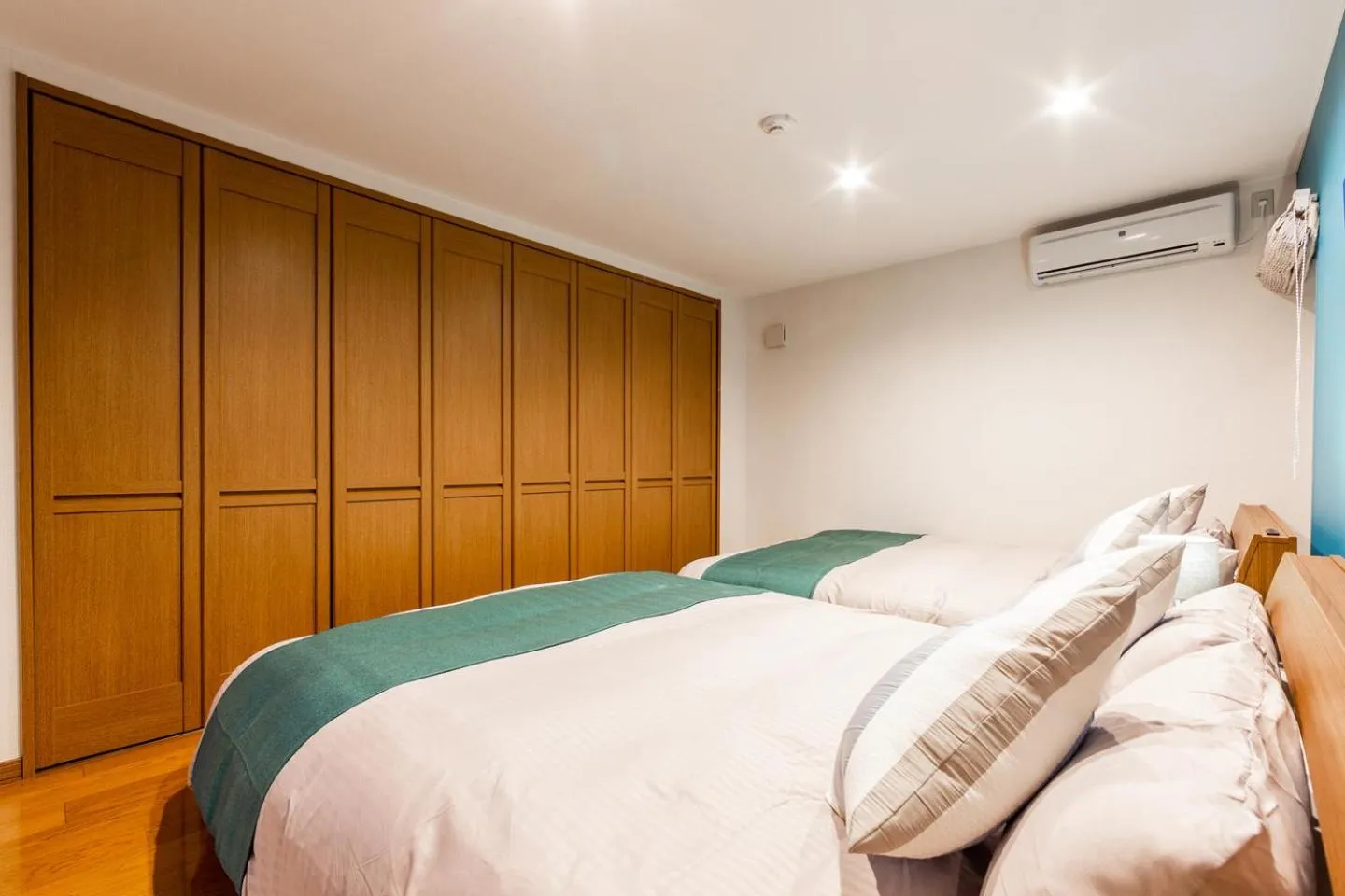 Bed in THE WORLDWIDE HOUSE