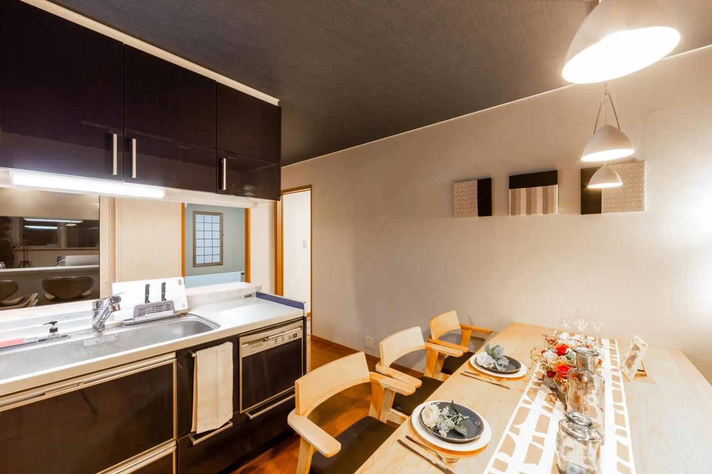 Dining area in THE WORLDWIDE HOUSE