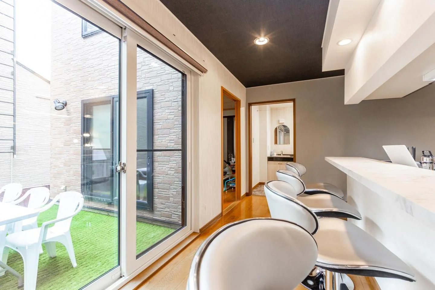 Dining area in THE WORLDWIDE HOUSE