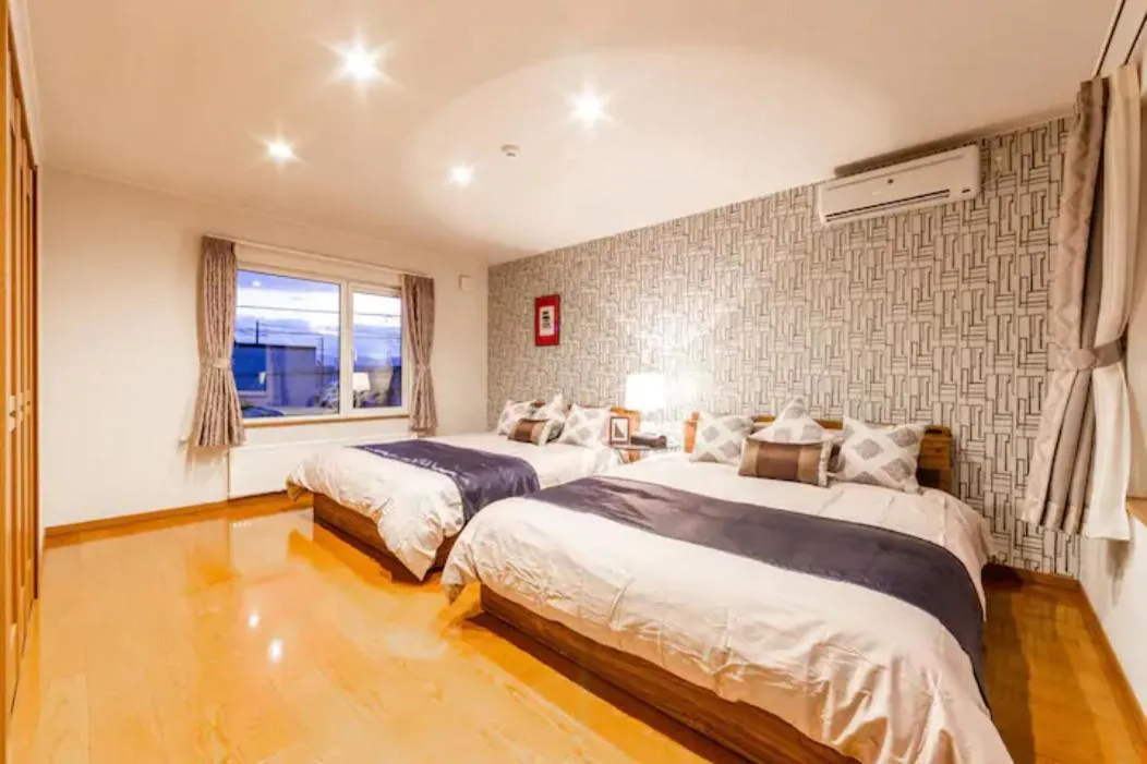 Bedroom, Bed in THE WORLDWIDE HOUSE