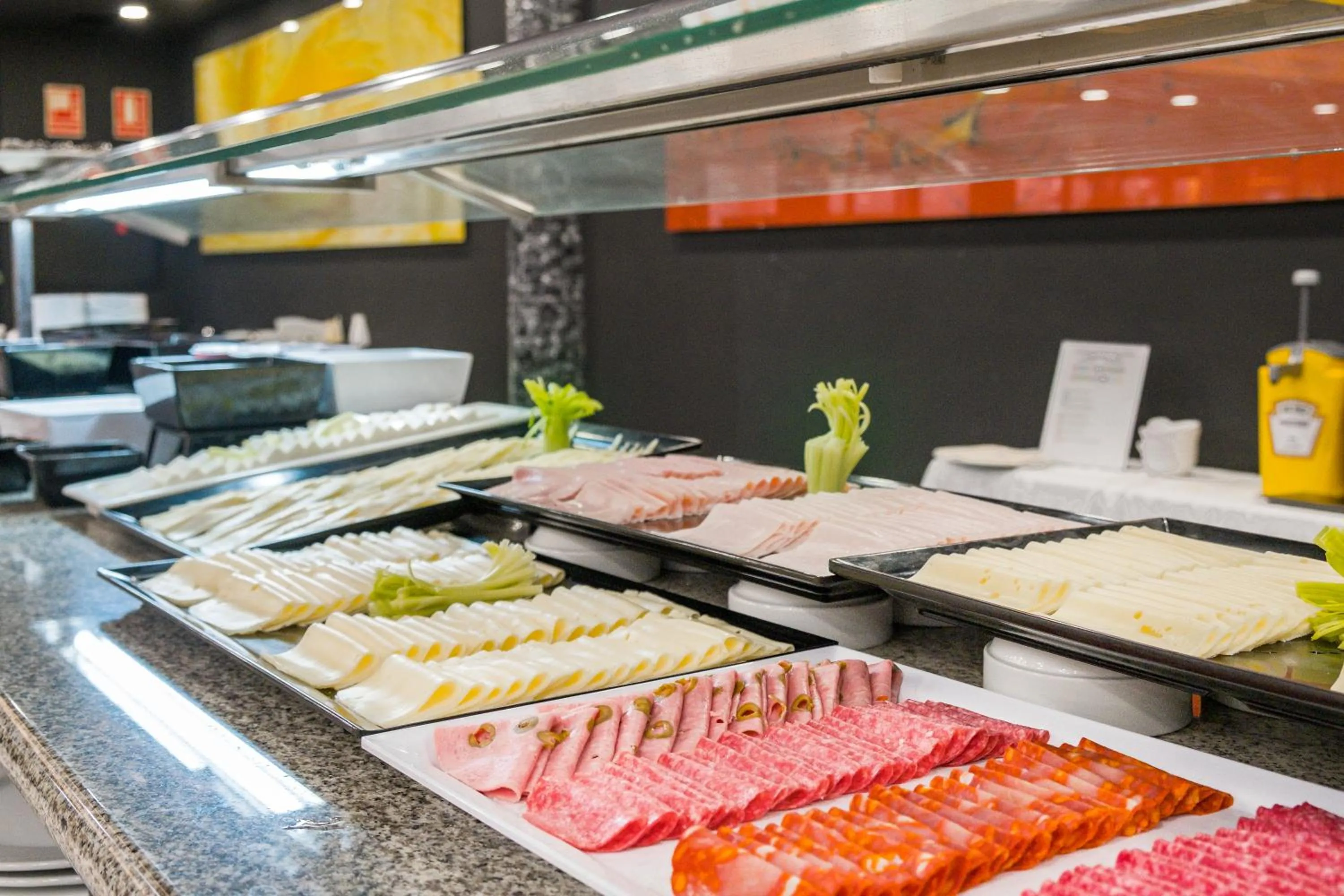 Restaurant/places to eat in Bakour La Manga Splash