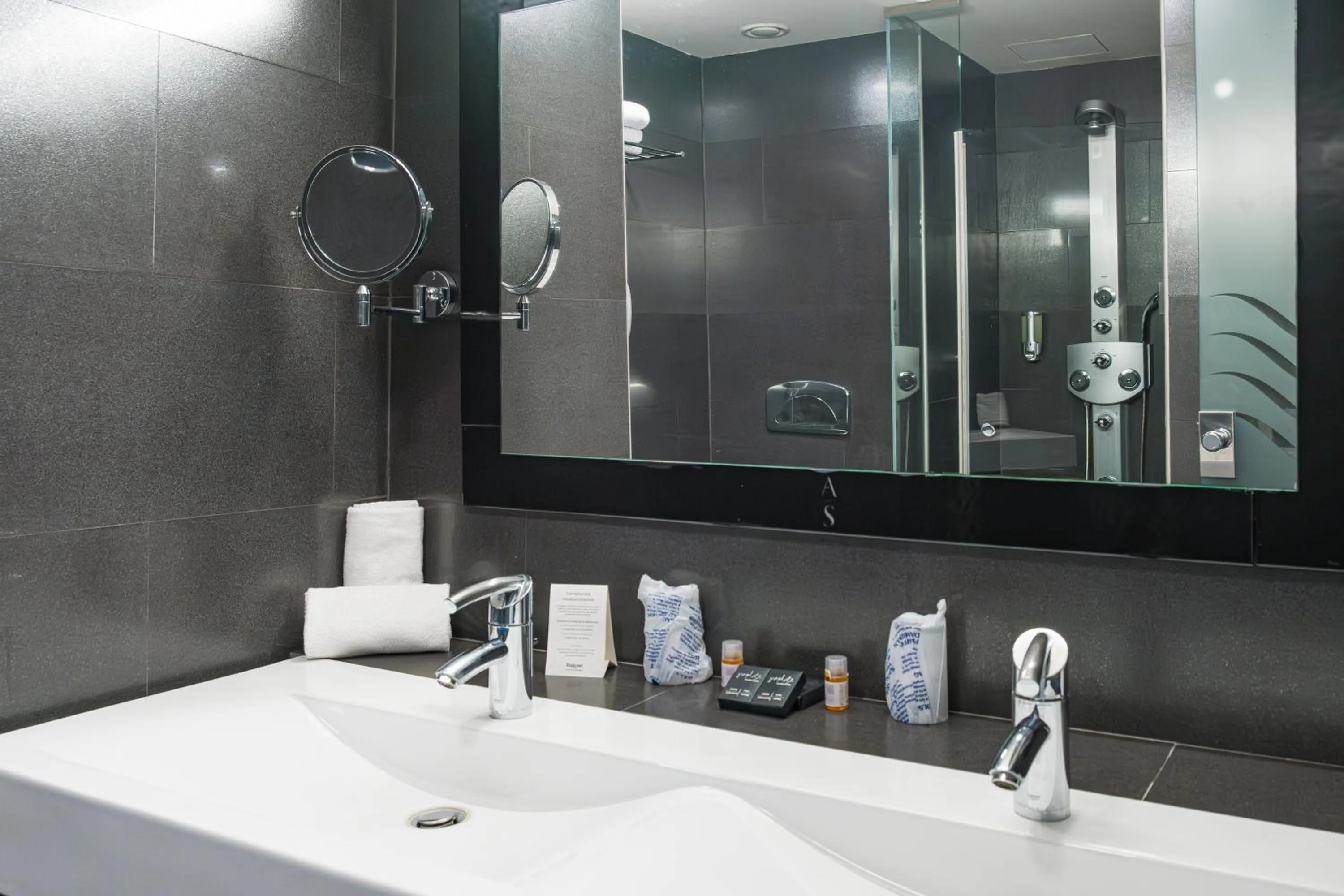 Bathroom in Bakour La Manga Splash