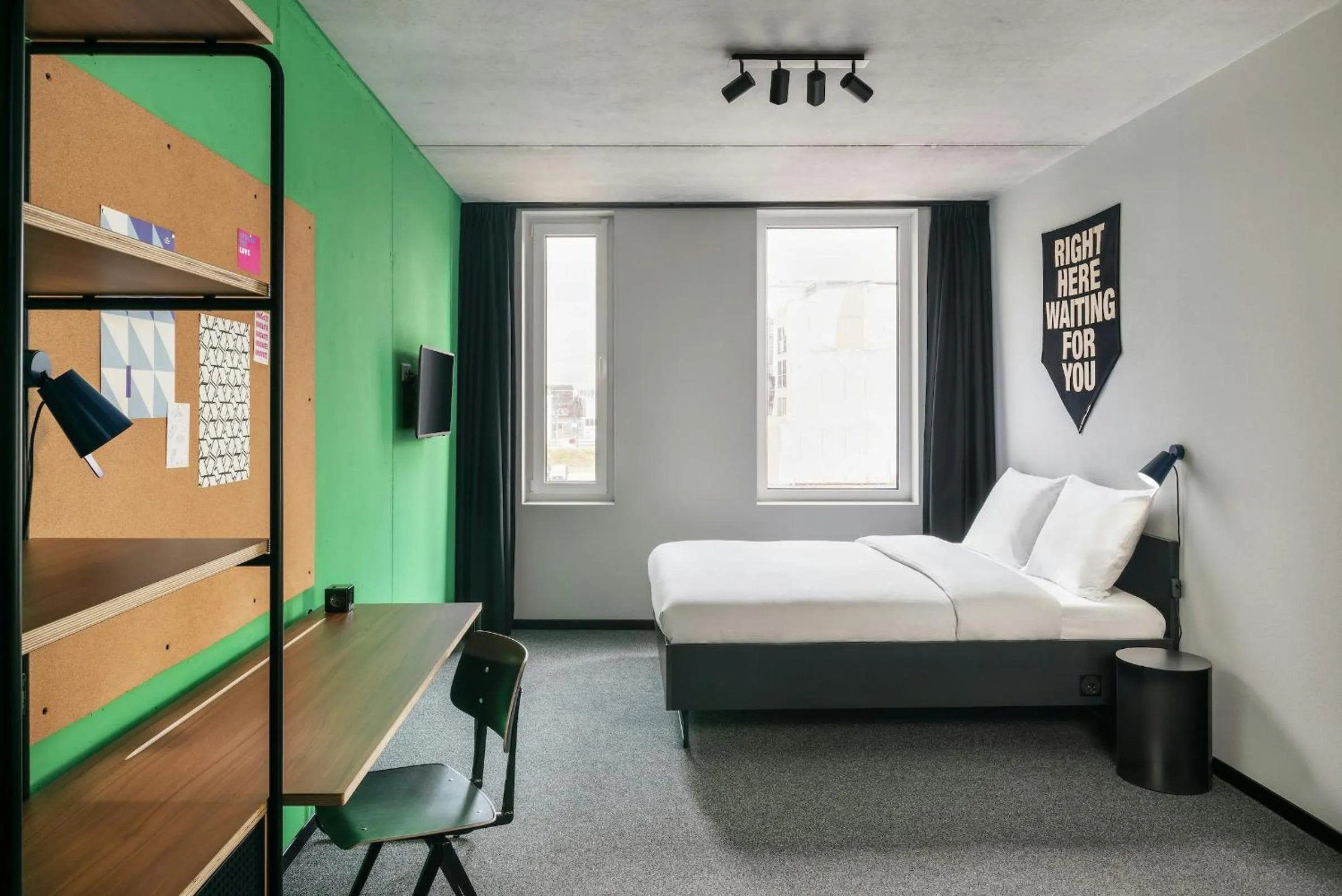 Photo of the whole room, Bed in The Social Hub Delft