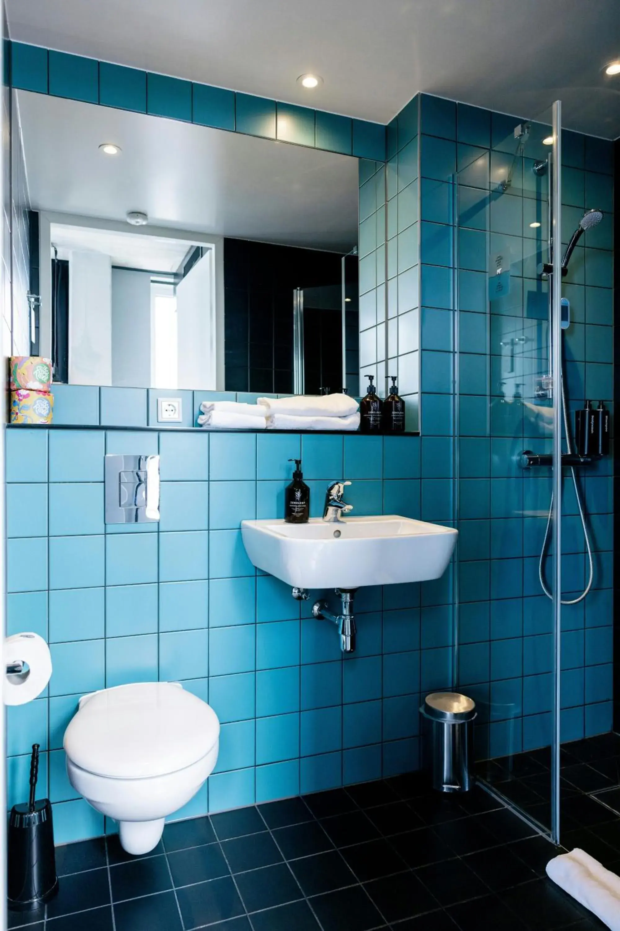 Bathroom in The Social Hub Delft Bathroom in The Social Hub Delft