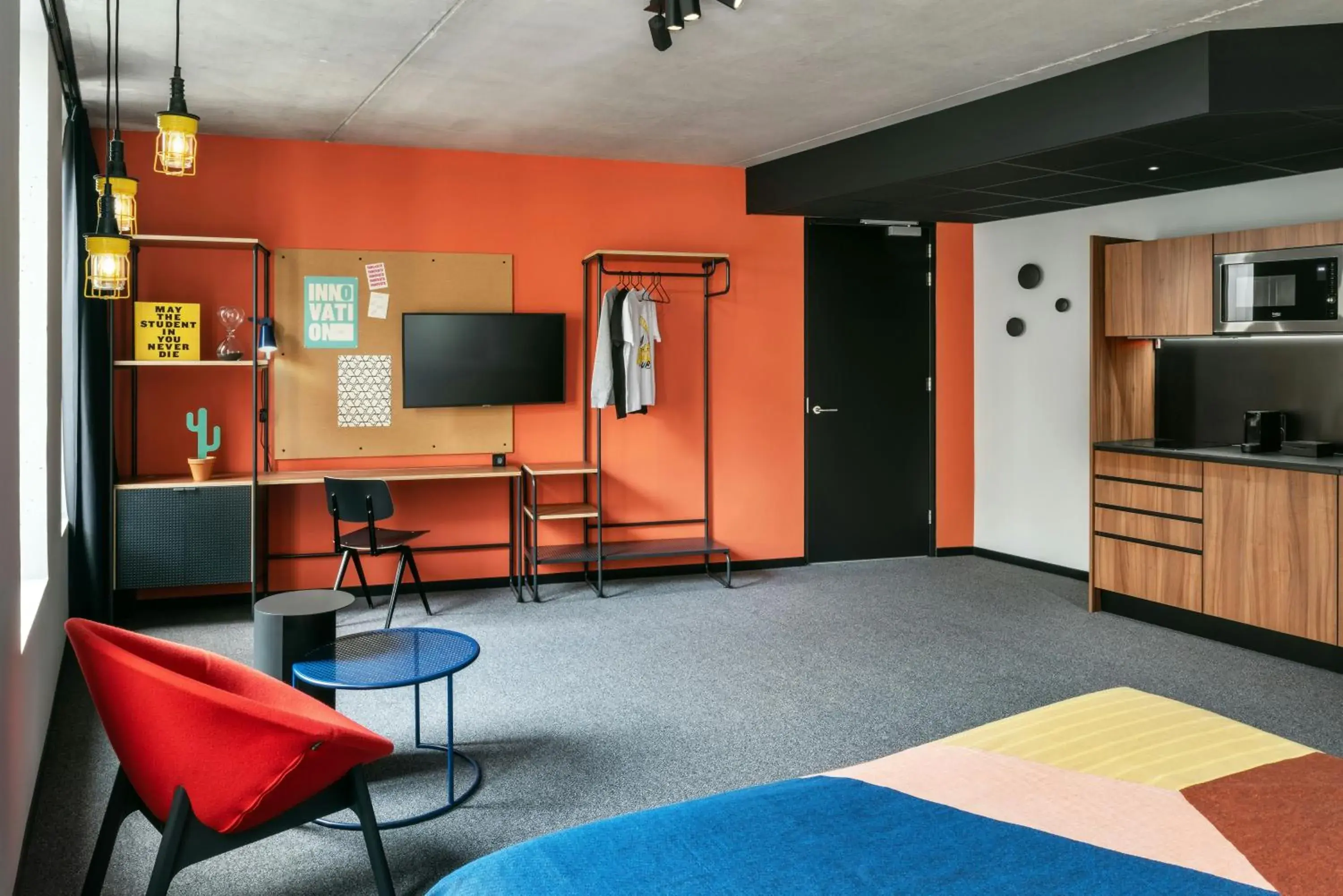 Photo of the whole room in The Social Hub Delft Photo of the whole room in The Social Hub Delft