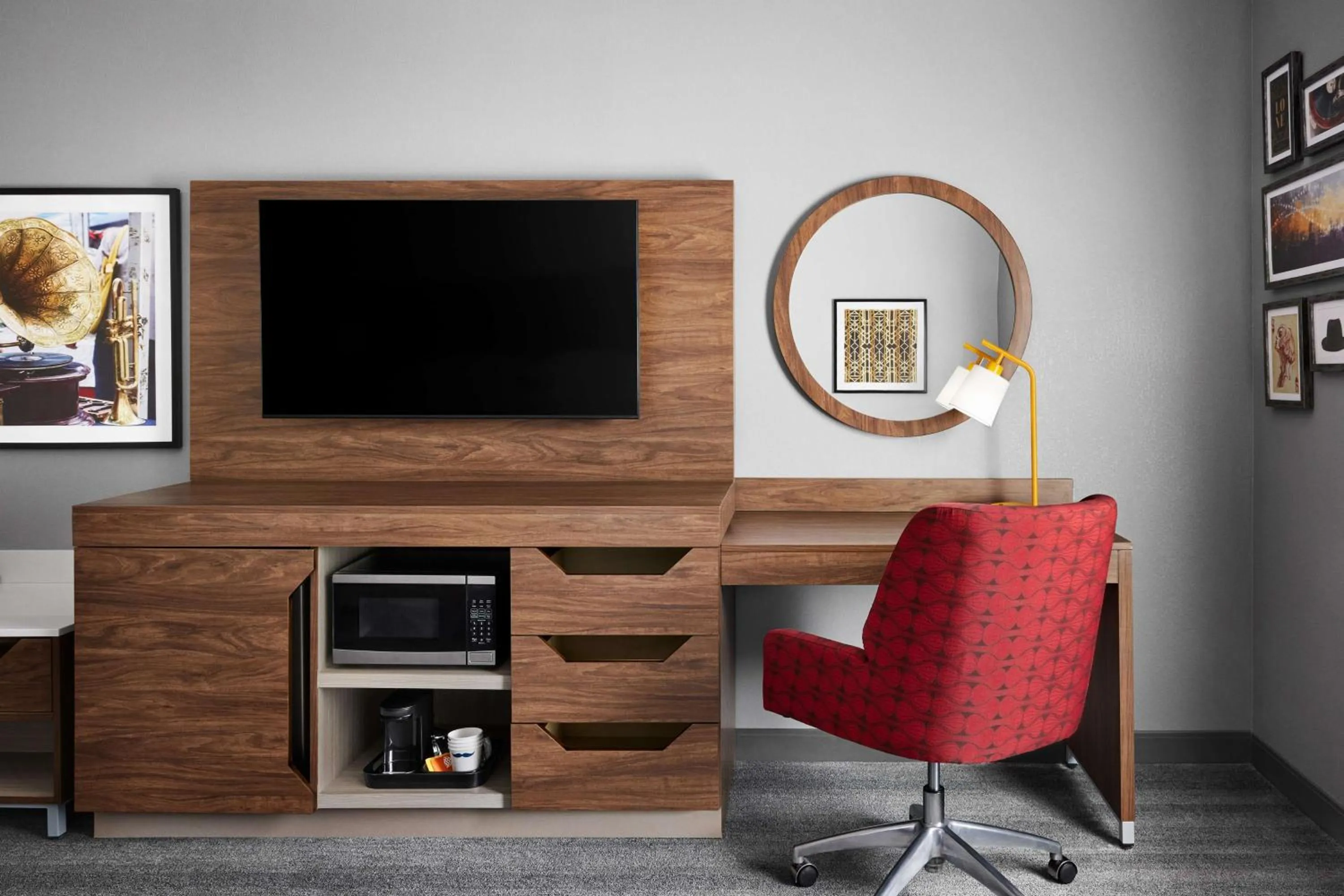 TV and multimedia in Hampton Inn & Suites Charlotte Steele Creek Road, NC