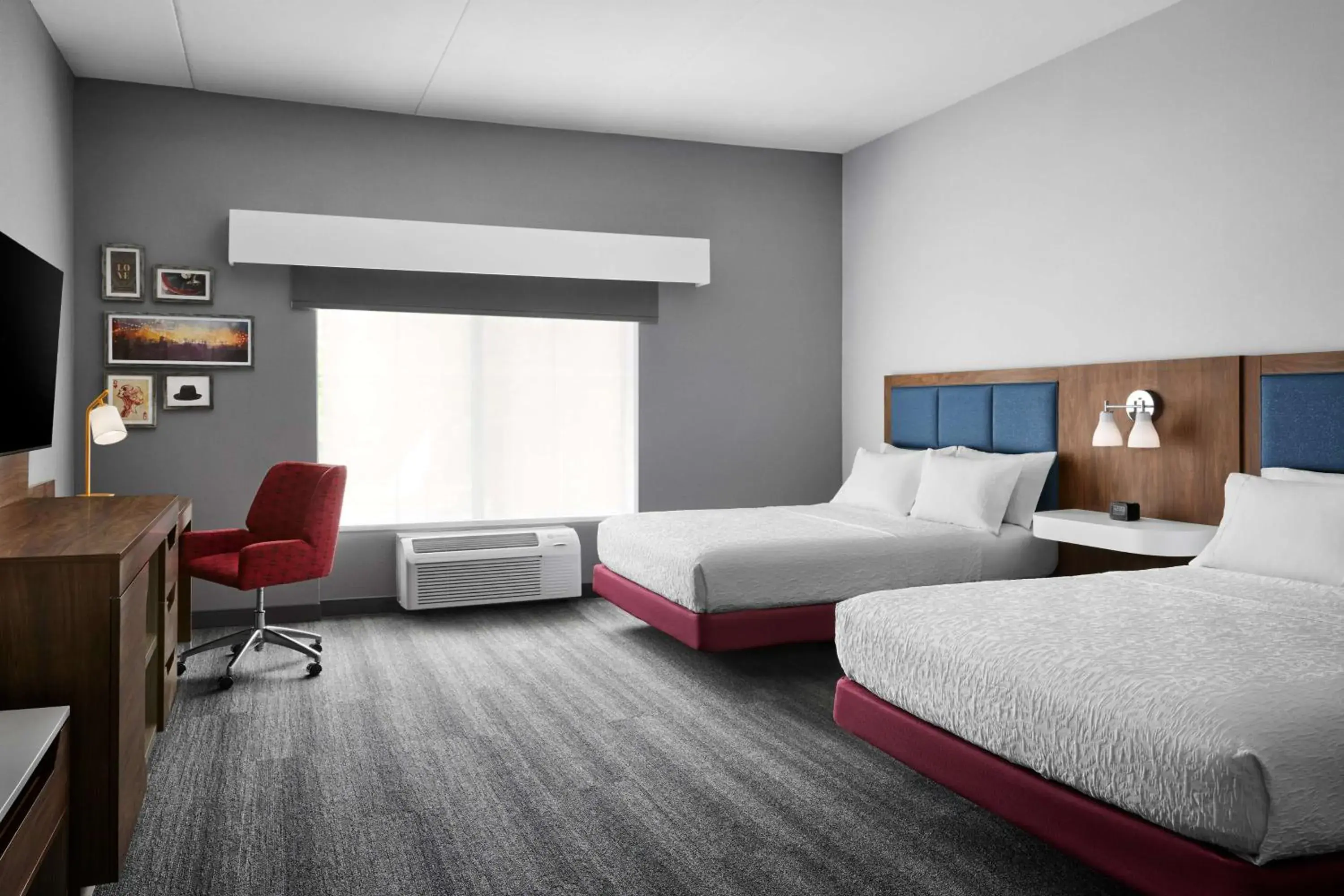 Bed in Hampton Inn & Suites Charlotte Steele Creek Road, NC Bed in Hampton Inn & Suites Charlotte Steele Creek Road, NC