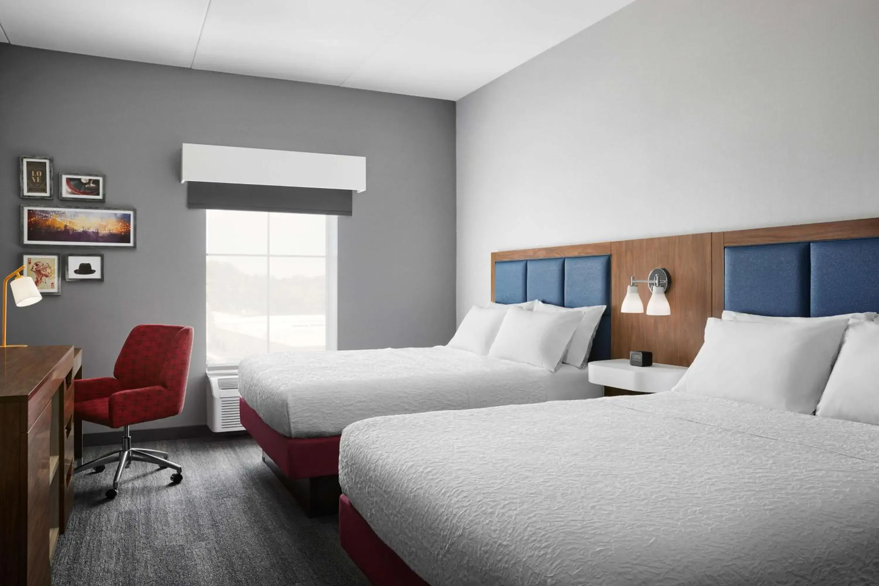 Bed in Hampton Inn & Suites Charlotte Steele Creek Road, NC Bed in Hampton Inn & Suites Charlotte Steele Creek Road, NC