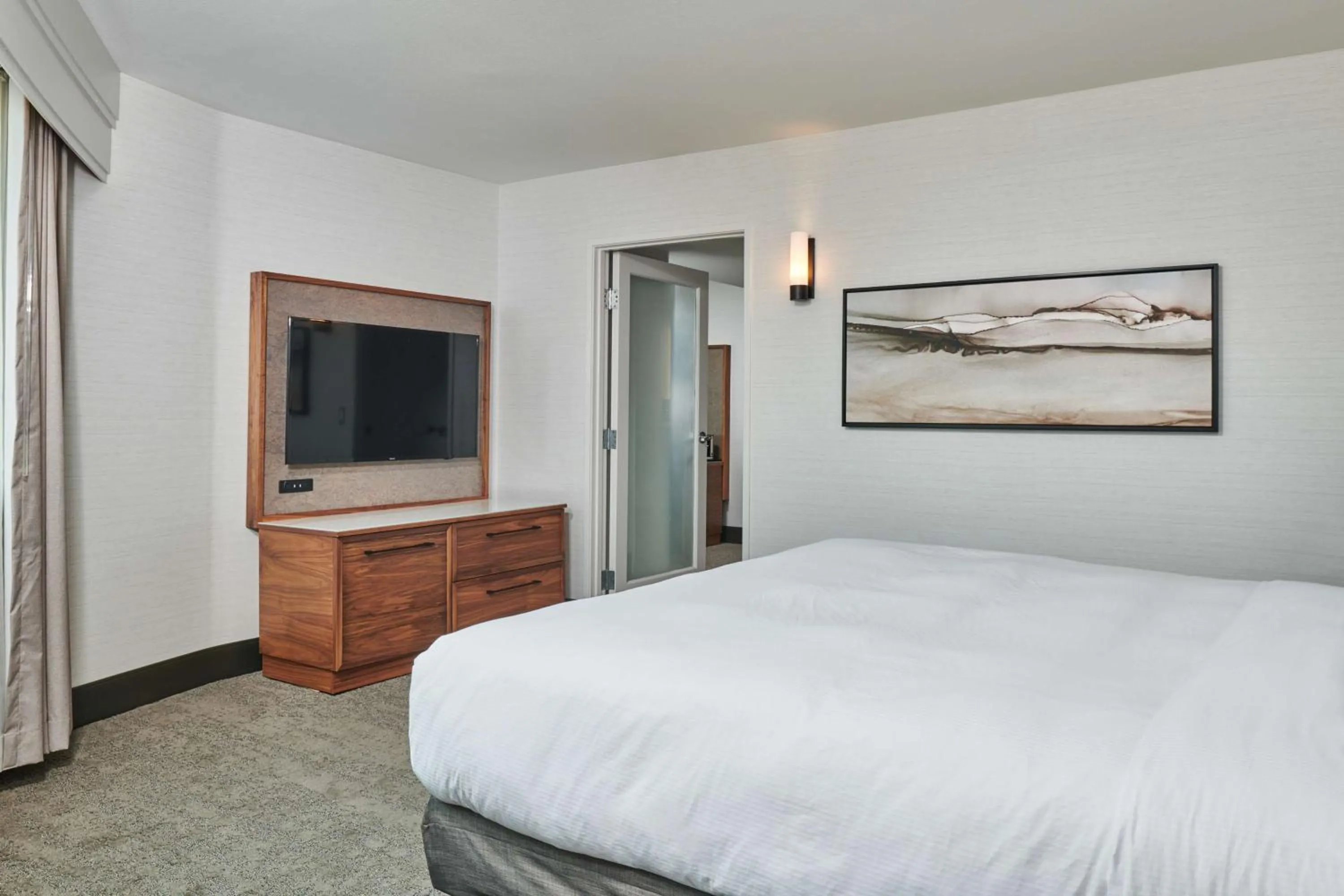 Bed in Doubletree By Hilton Fullerton