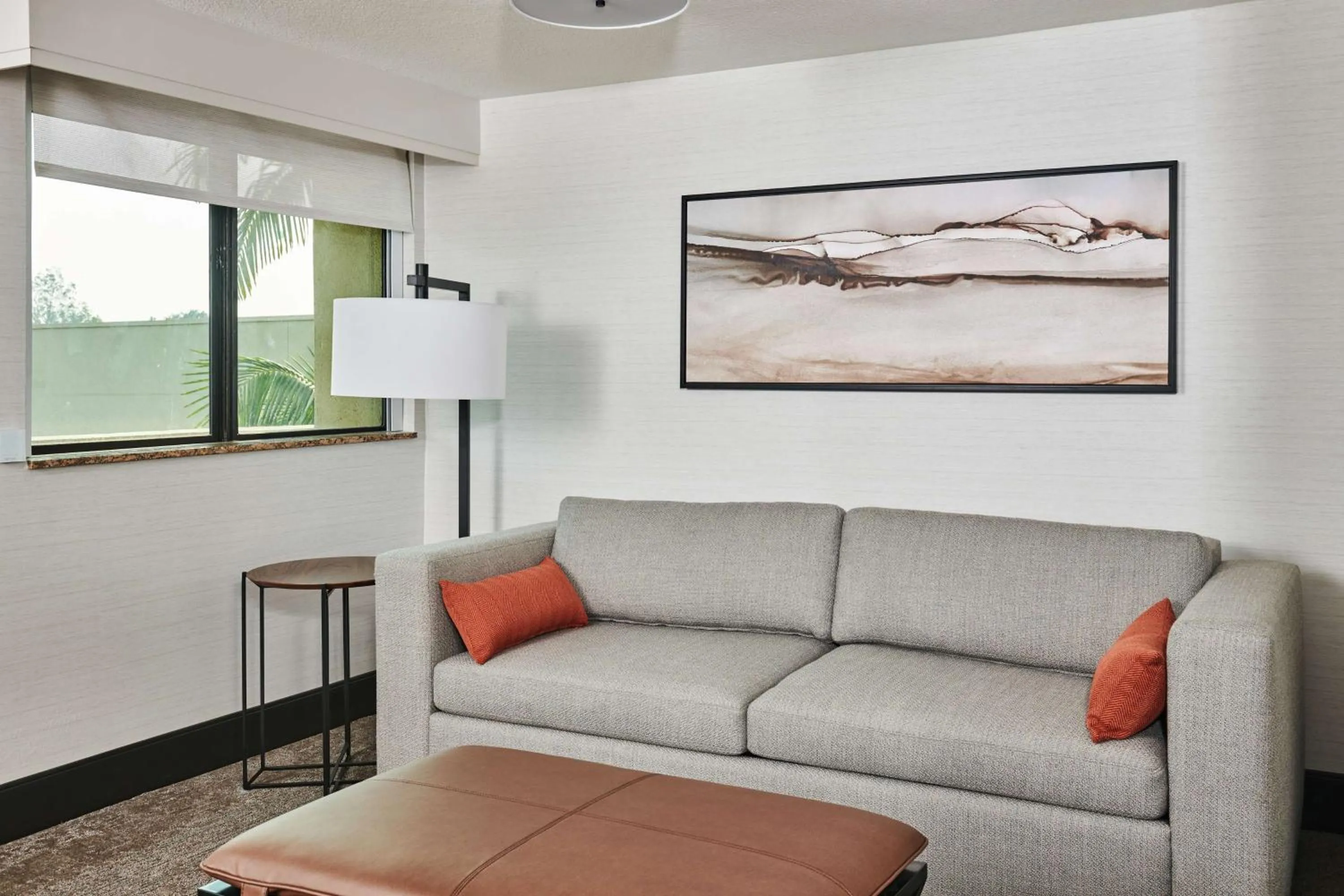 Living room in Doubletree By Hilton Fullerton