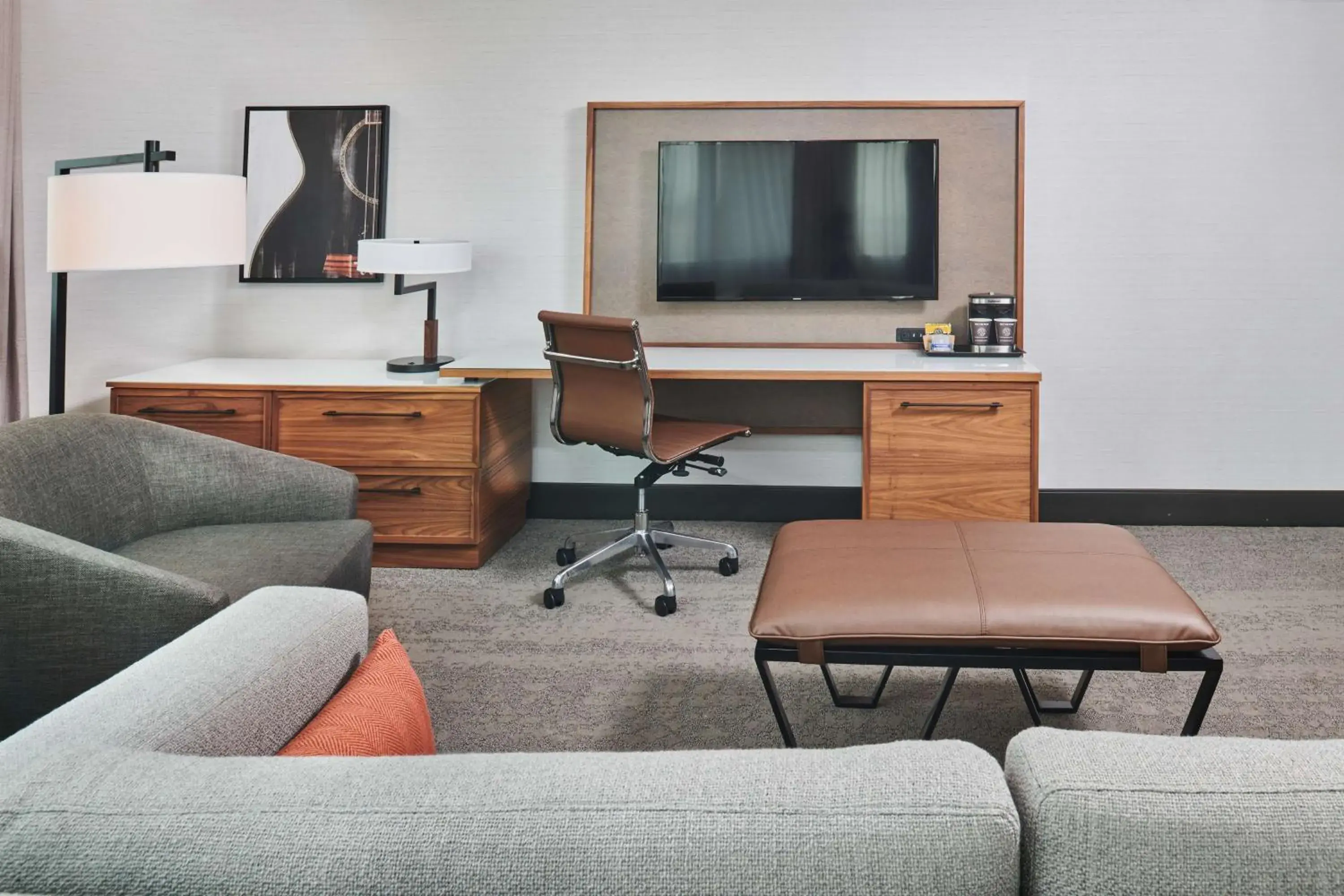 Living room in Doubletree By Hilton Fullerton Living room in Doubletree By Hilton Fullerton