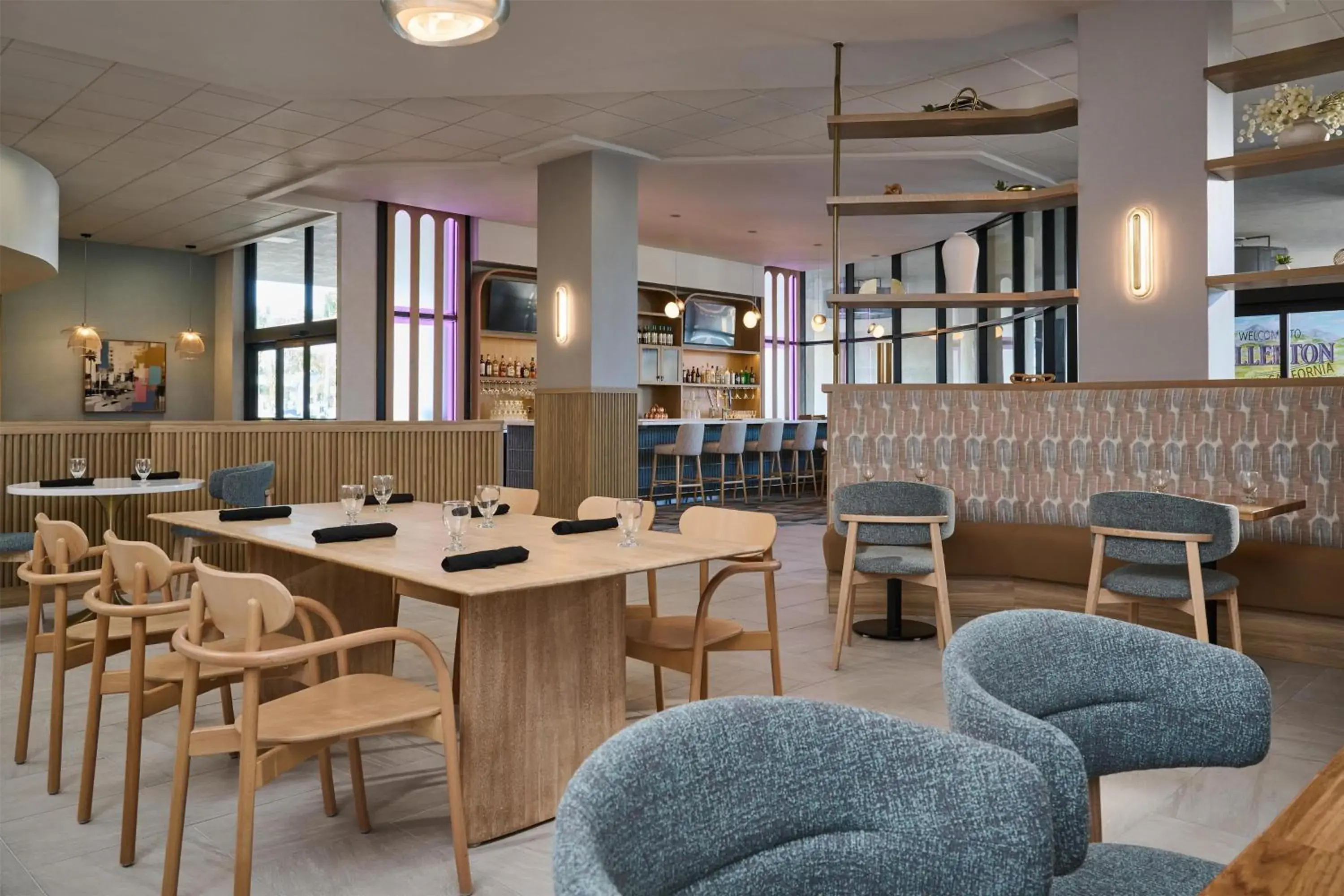 Lounge or bar in Doubletree By Hilton Fullerton Lounge or bar in Doubletree By Hilton Fullerton