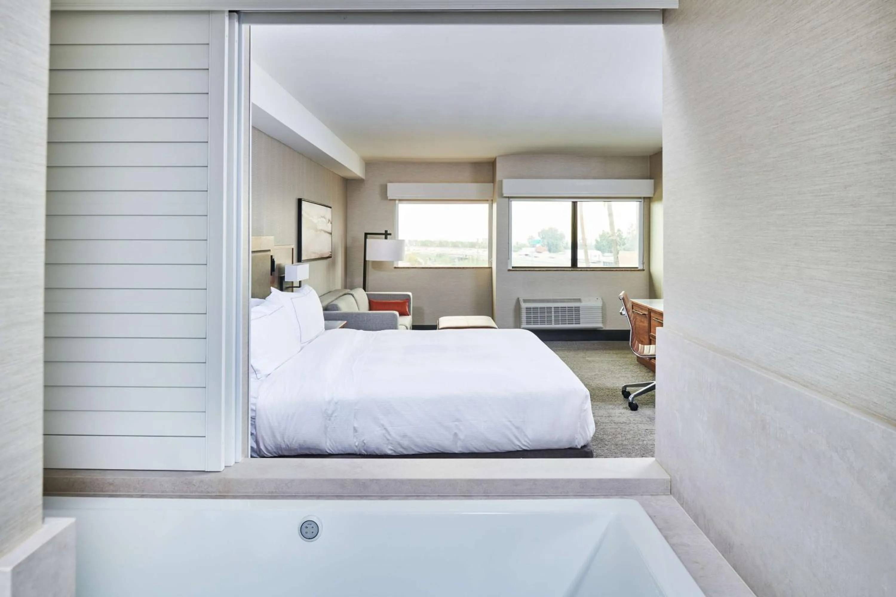 Bed in Doubletree By Hilton Fullerton