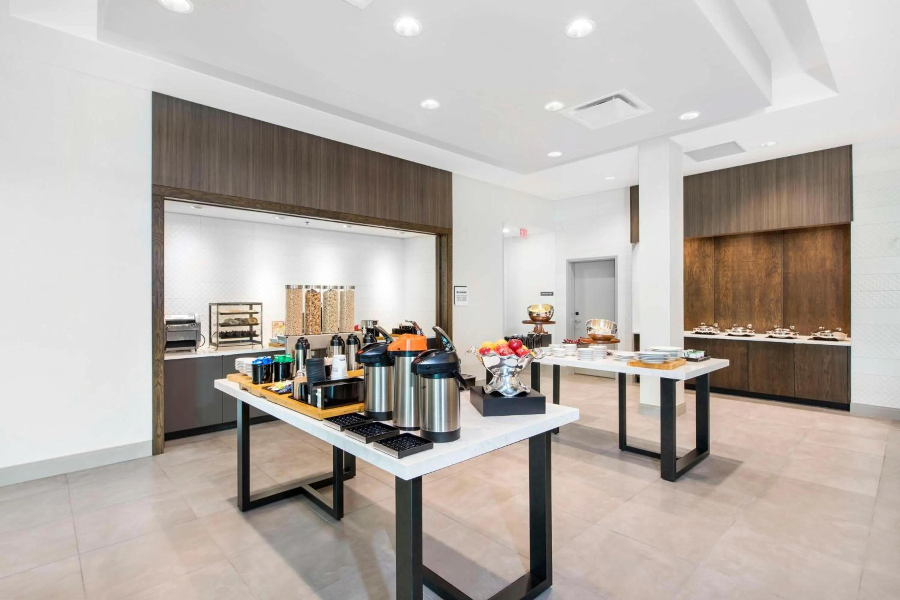 Restaurant/places to eat in Hilton Garden Inn Harlingen Convention Center, Tx