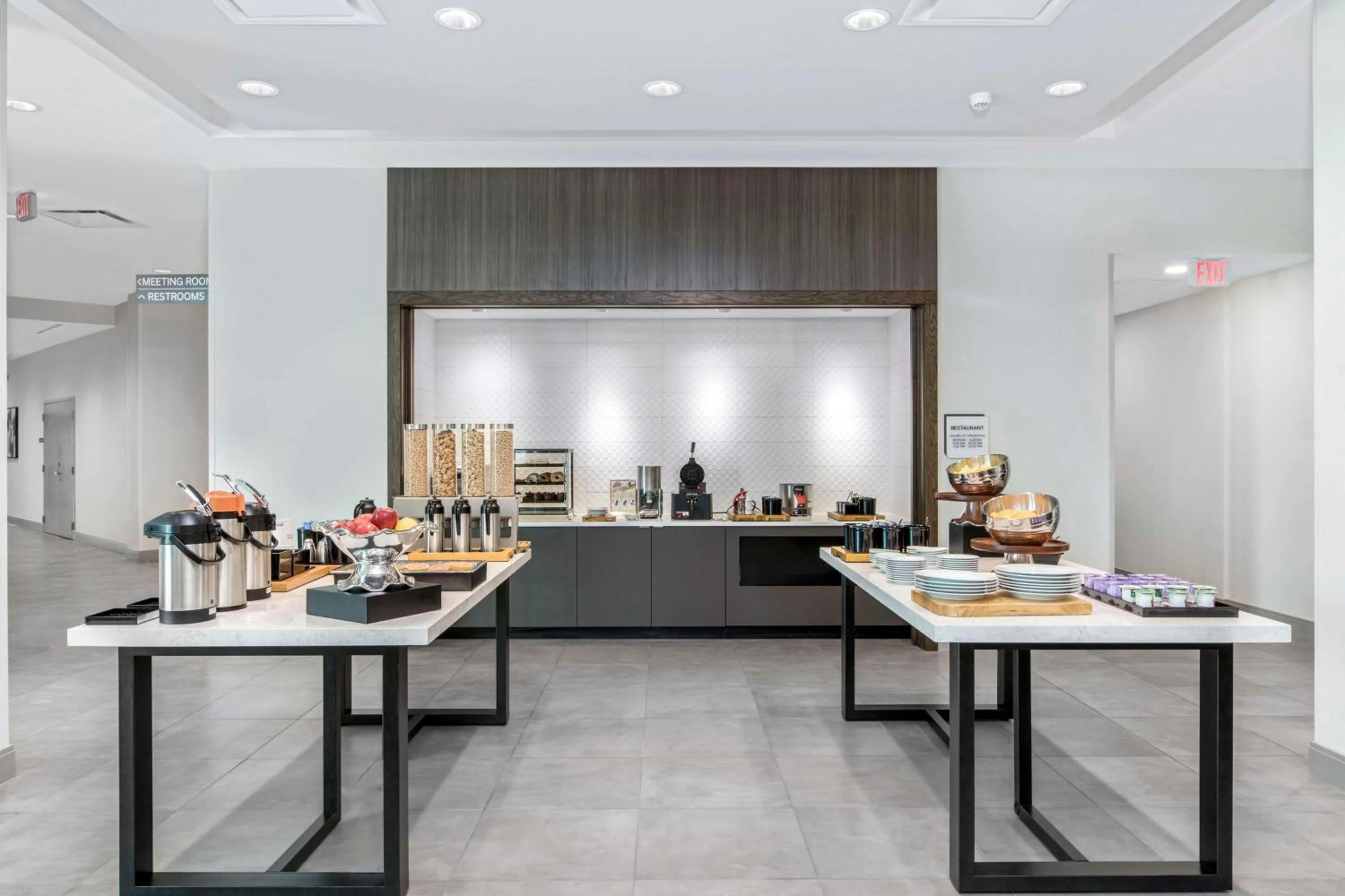 Restaurant/places to eat in Hilton Garden Inn Harlingen Convention Center, Tx