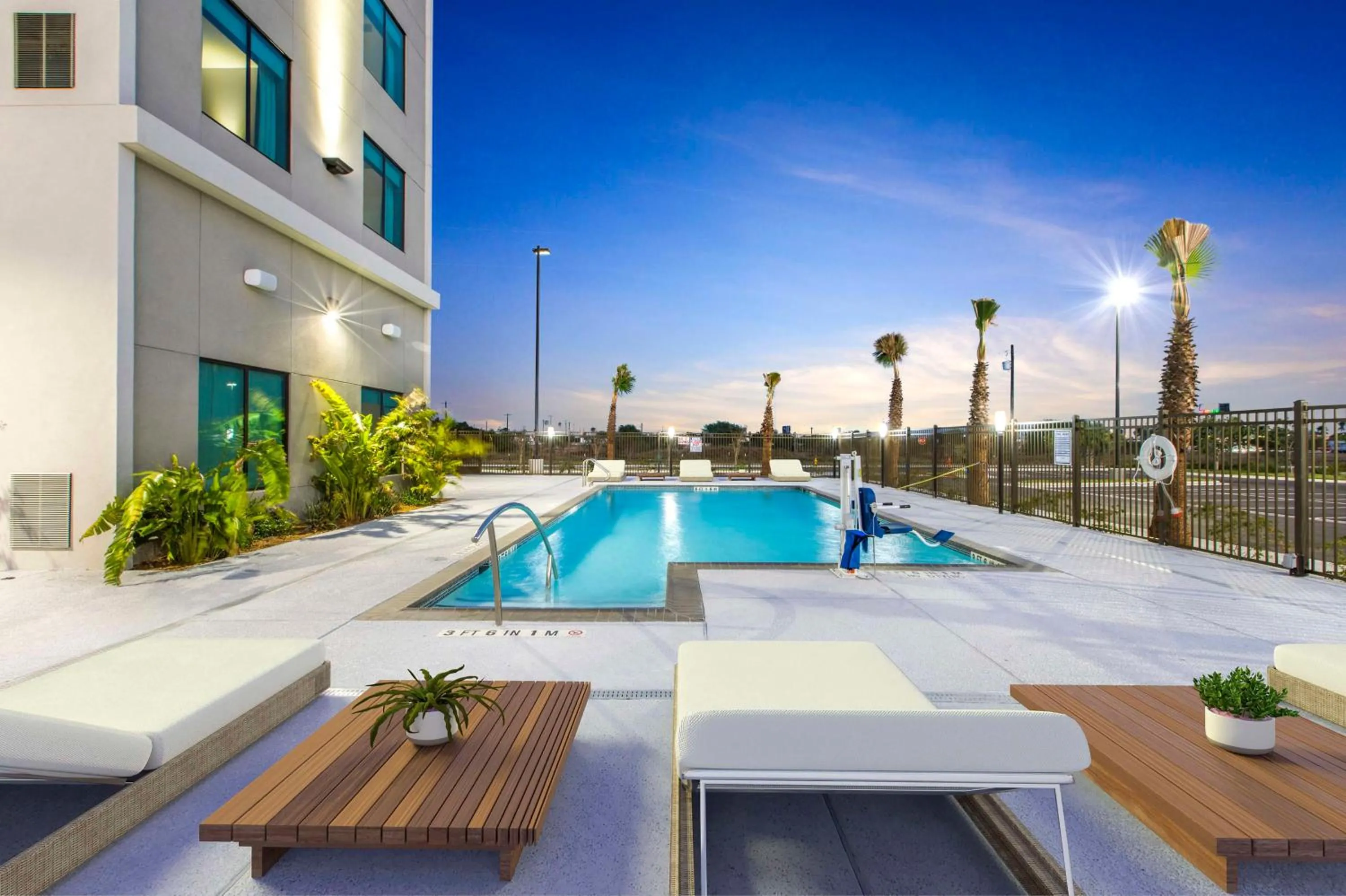 Pool view in Hilton Garden Inn Harlingen Convention Center, Tx