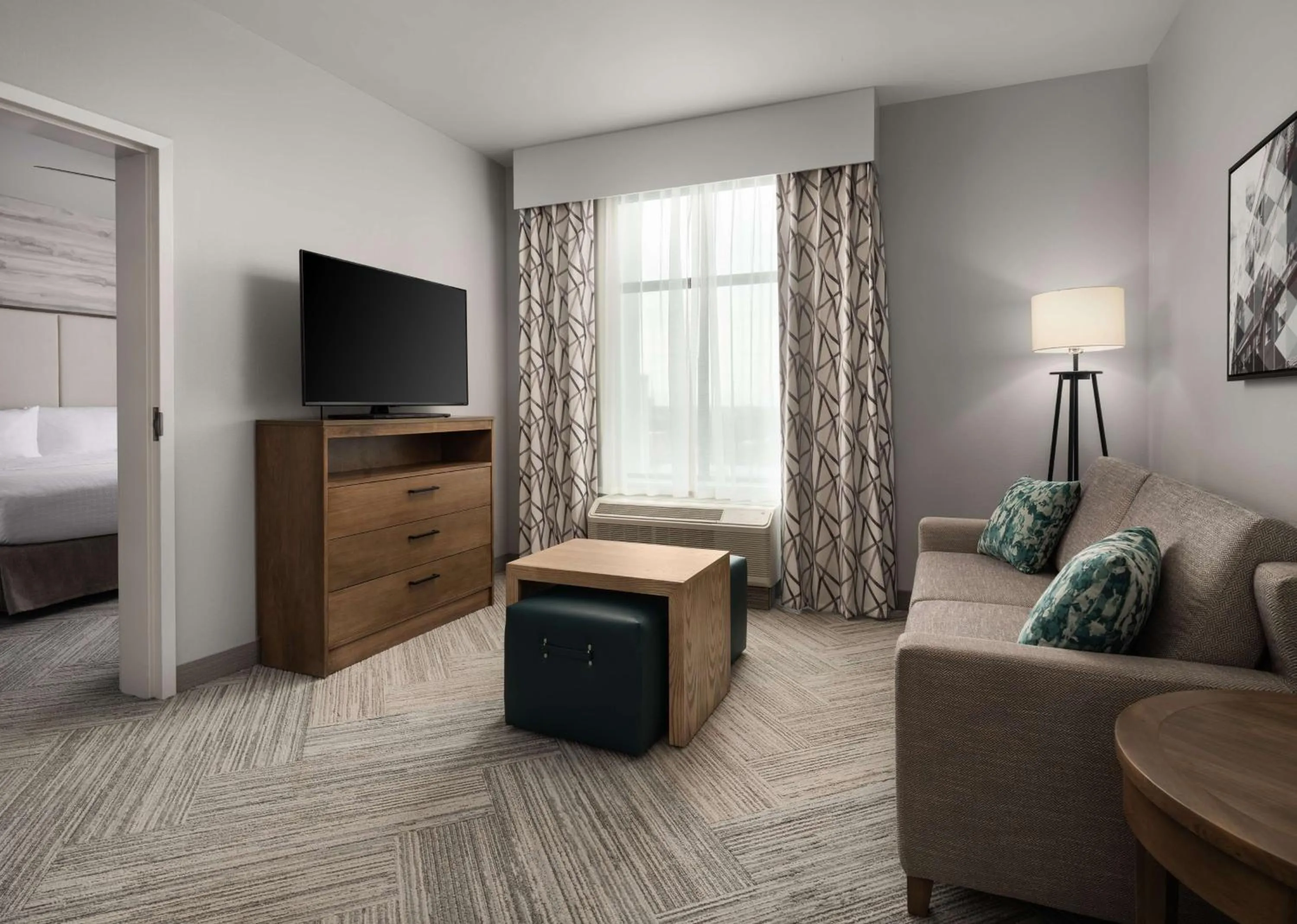 Living room, Bed in Homewood Suites By Hilton Jackson Fondren Medical District
