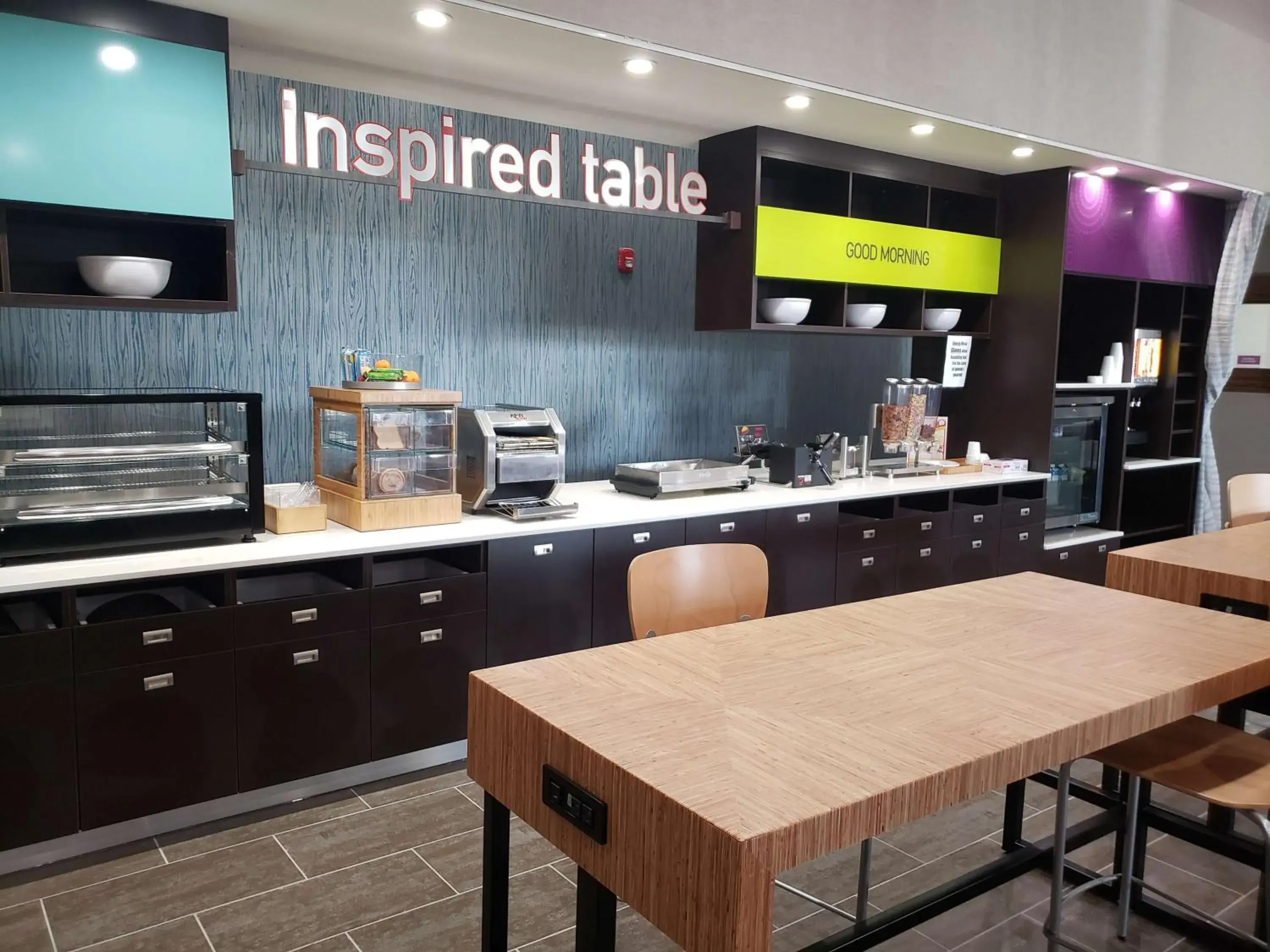 Breakfast in Home2 Suites By Hilton Edinburg Breakfast in Home2 Suites By Hilton Edinburg