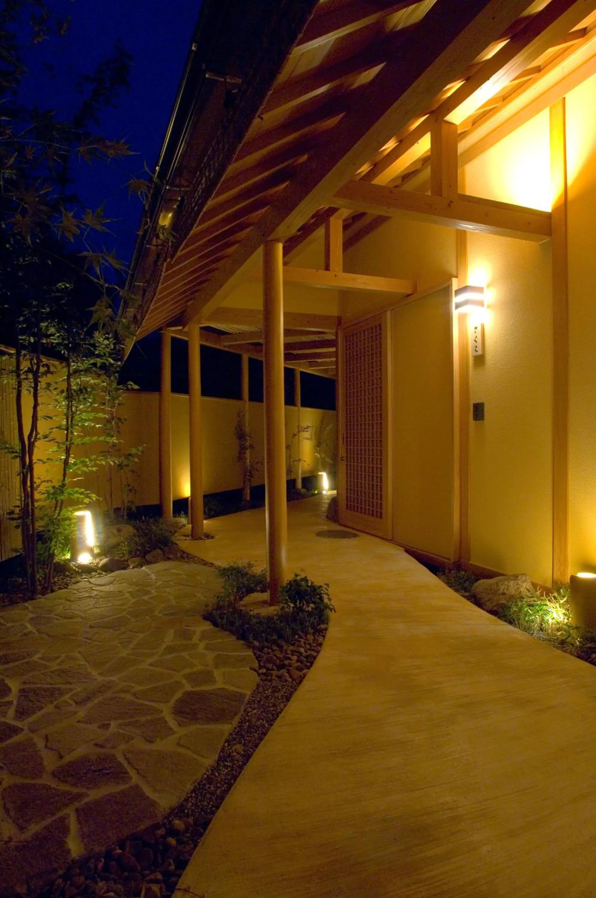 Garden in Kutsurogi-no-Yado Nanakawa