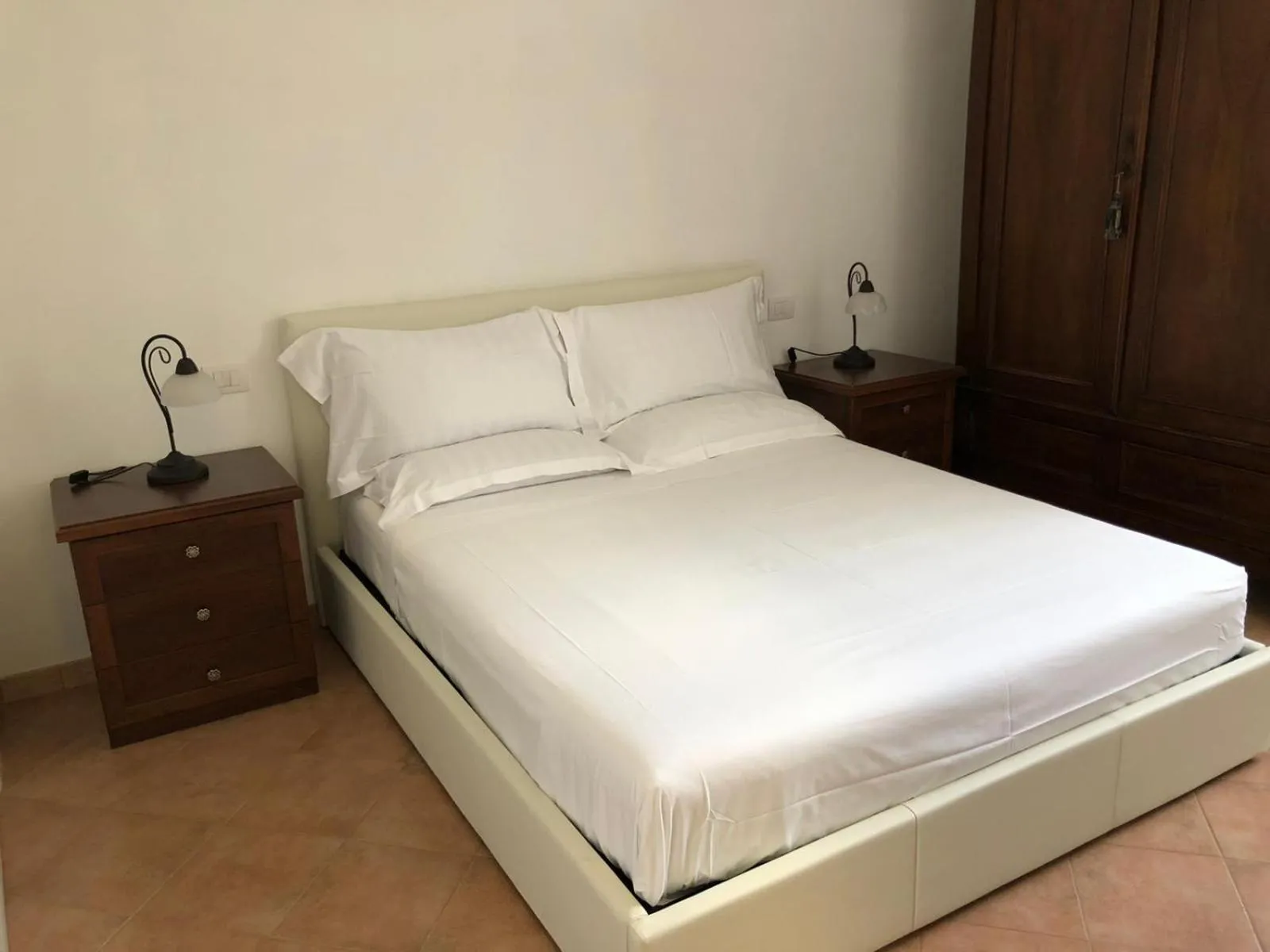 Photo of the whole room, Bed in B&B Giulia