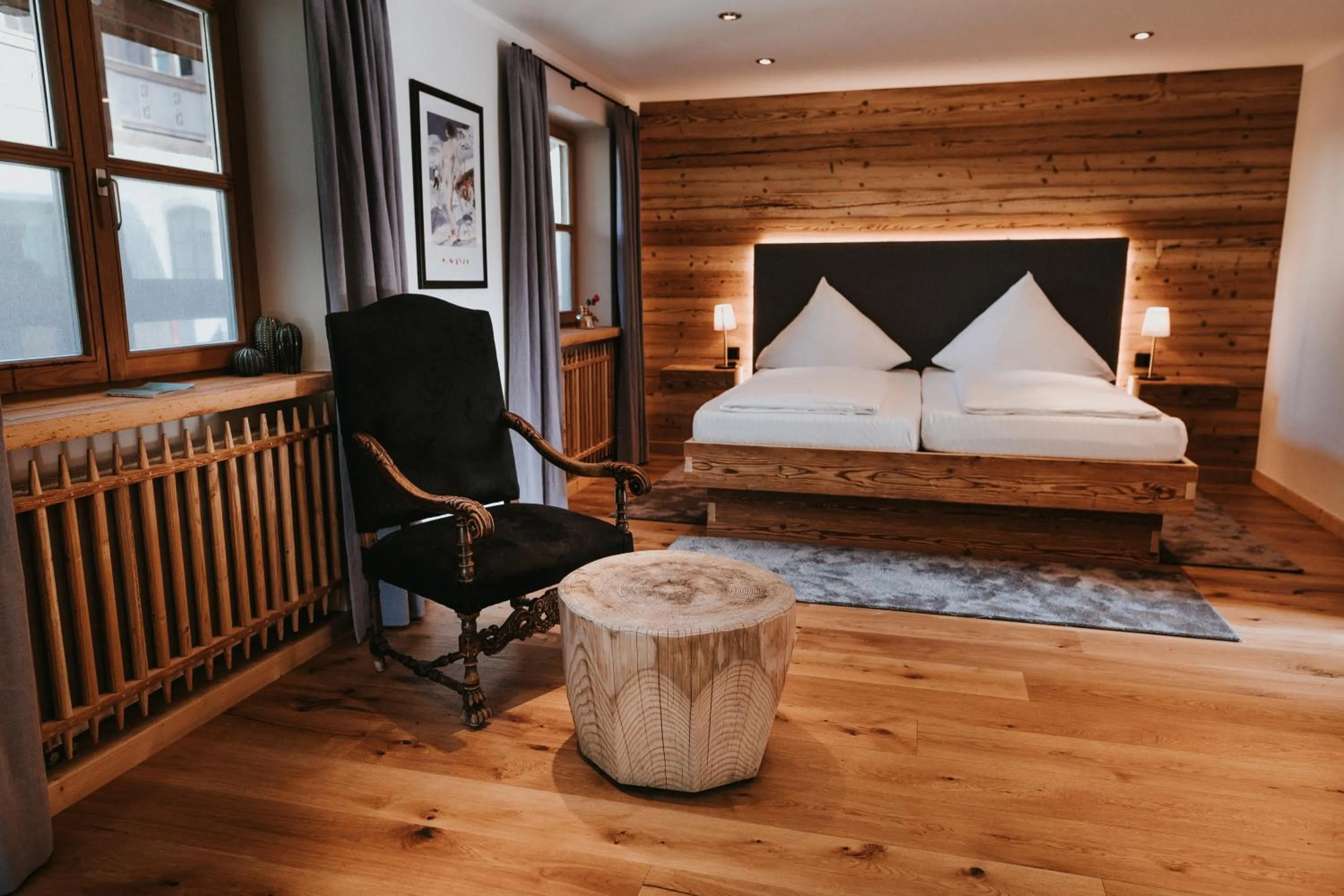 Living room, Bed in Tegernseer Hof