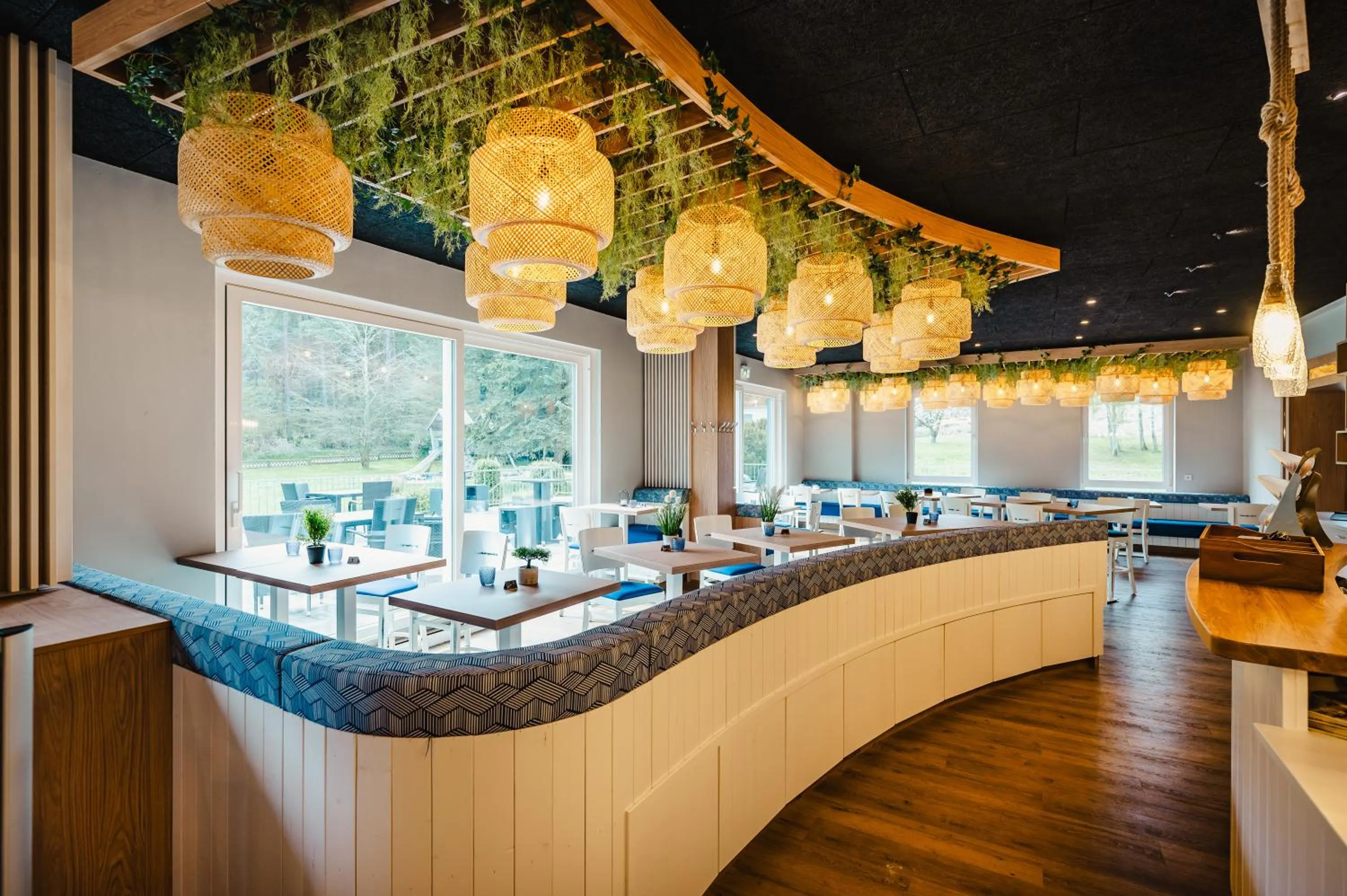 Restaurant/places to eat in Hotel Mukran