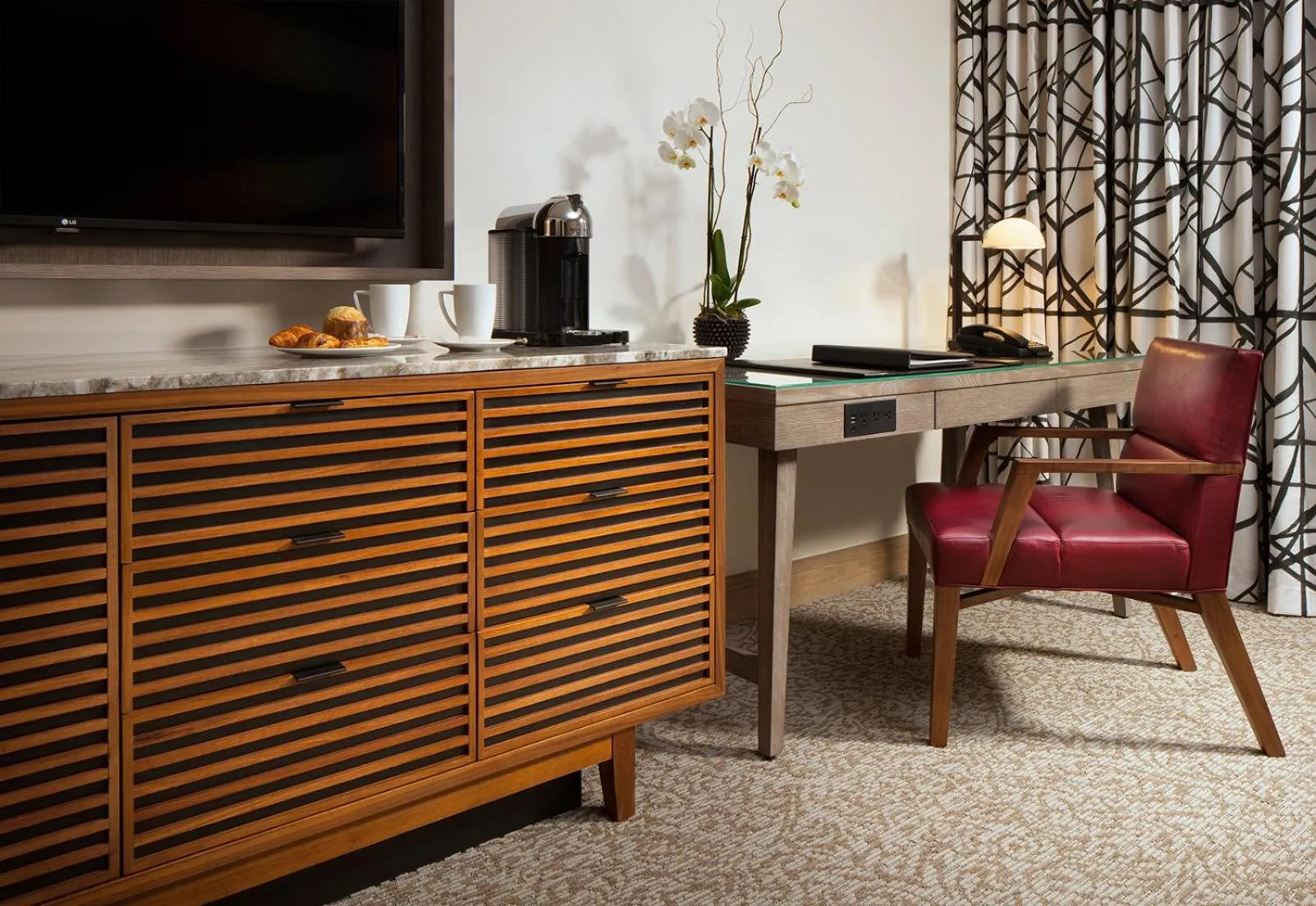 TV and multimedia in The Canyon Suites at The Phoenician, a Luxury Collection Resort, Scottsdale