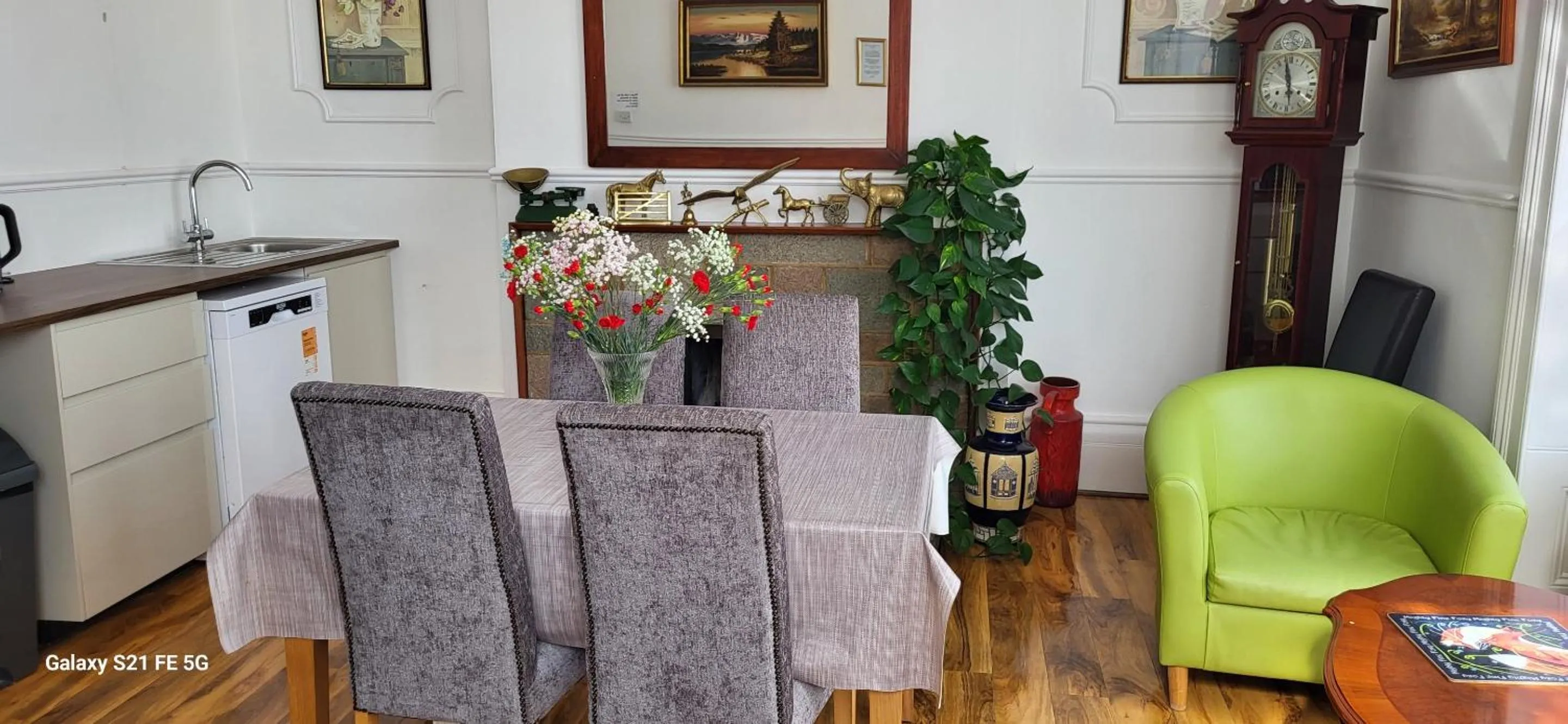 Dining area in Holly Lodge