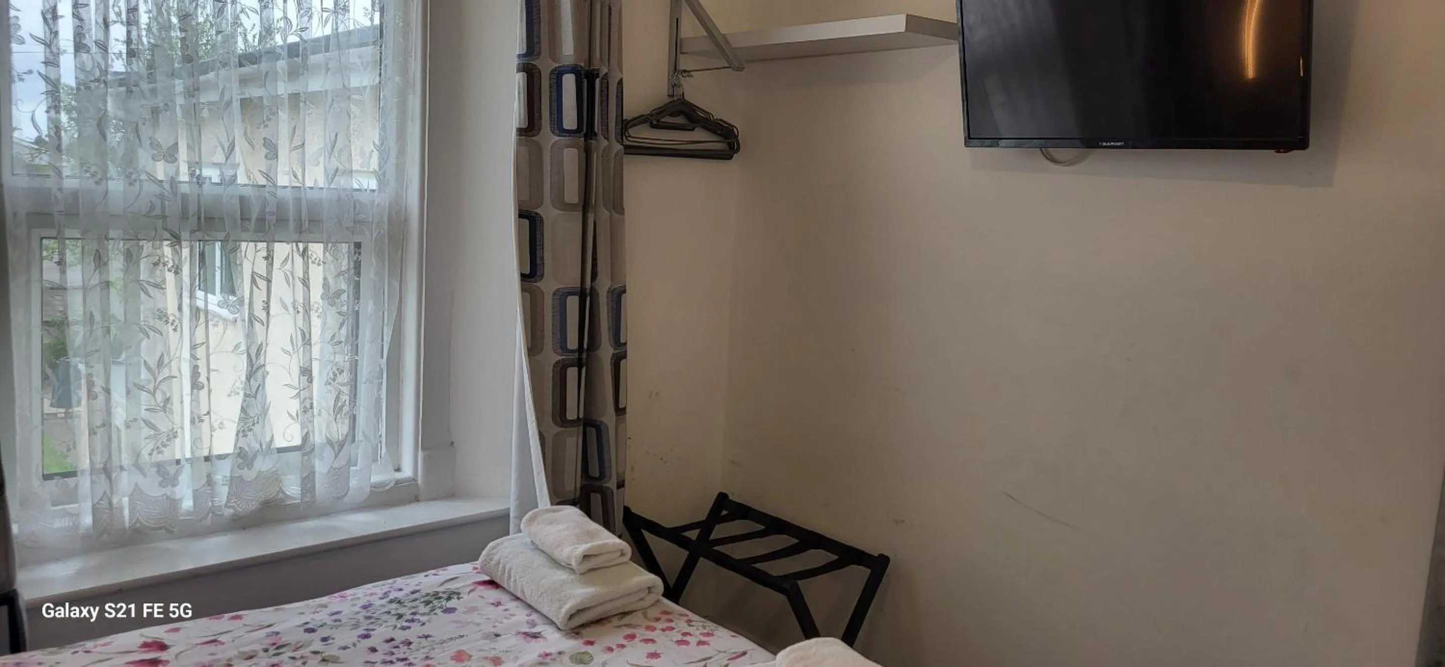 Bedroom, Bed in Holly Lodge