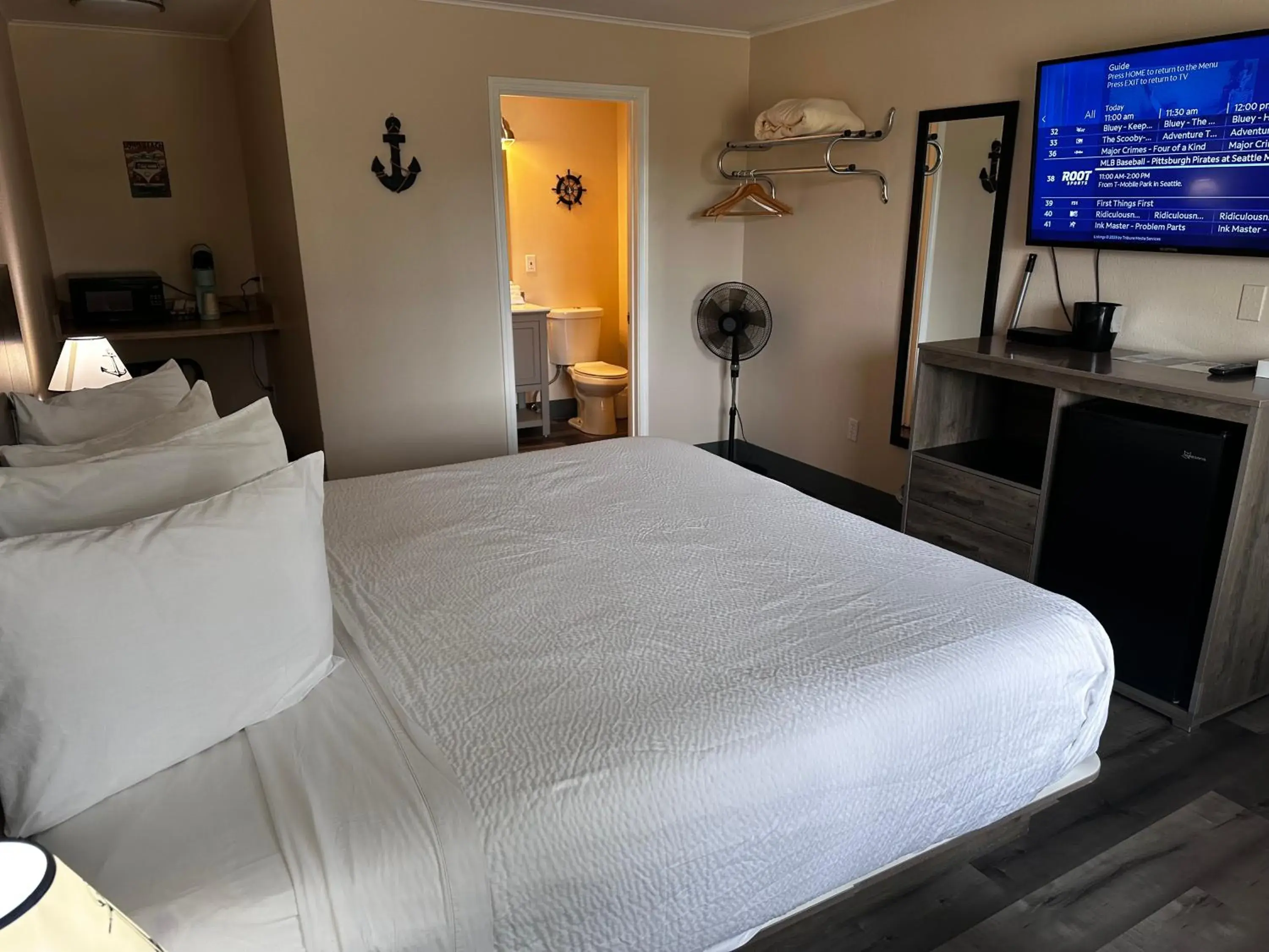 King Studio in Coastal Inn and Suites King Studio in Coastal Inn and Suites