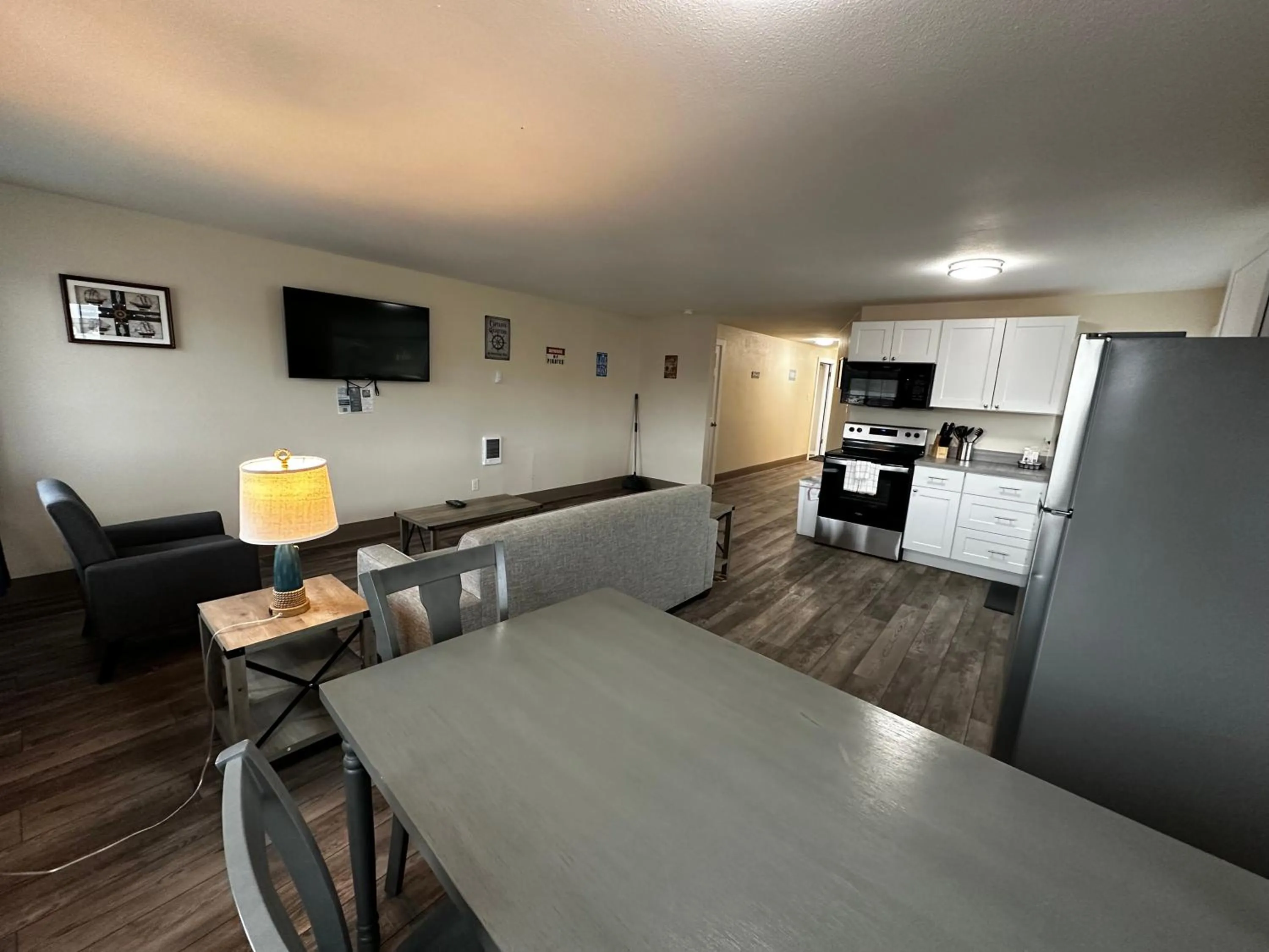 TV and multimedia in Coastal Inn and Suites