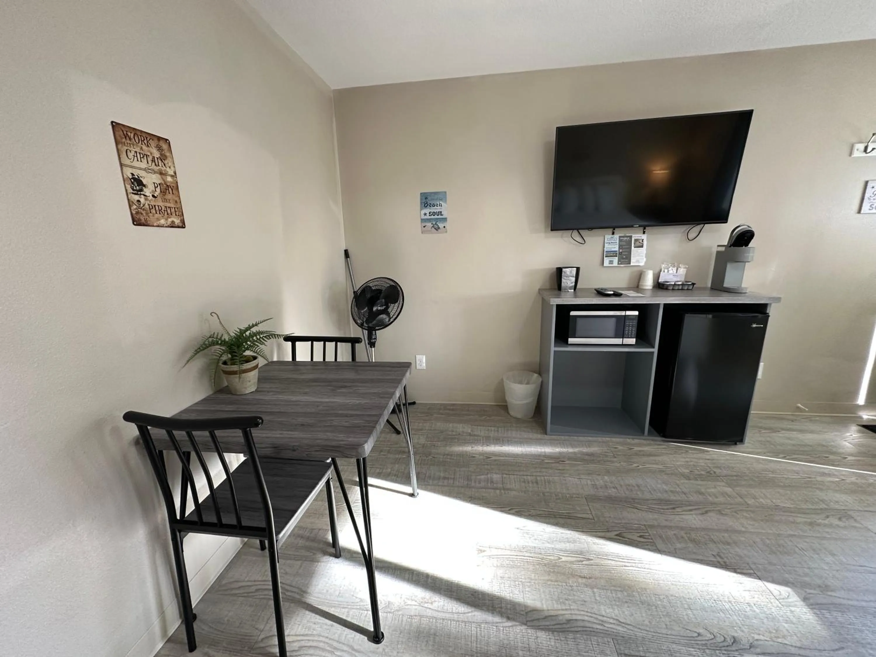Living room in Coastal Inn and Suites