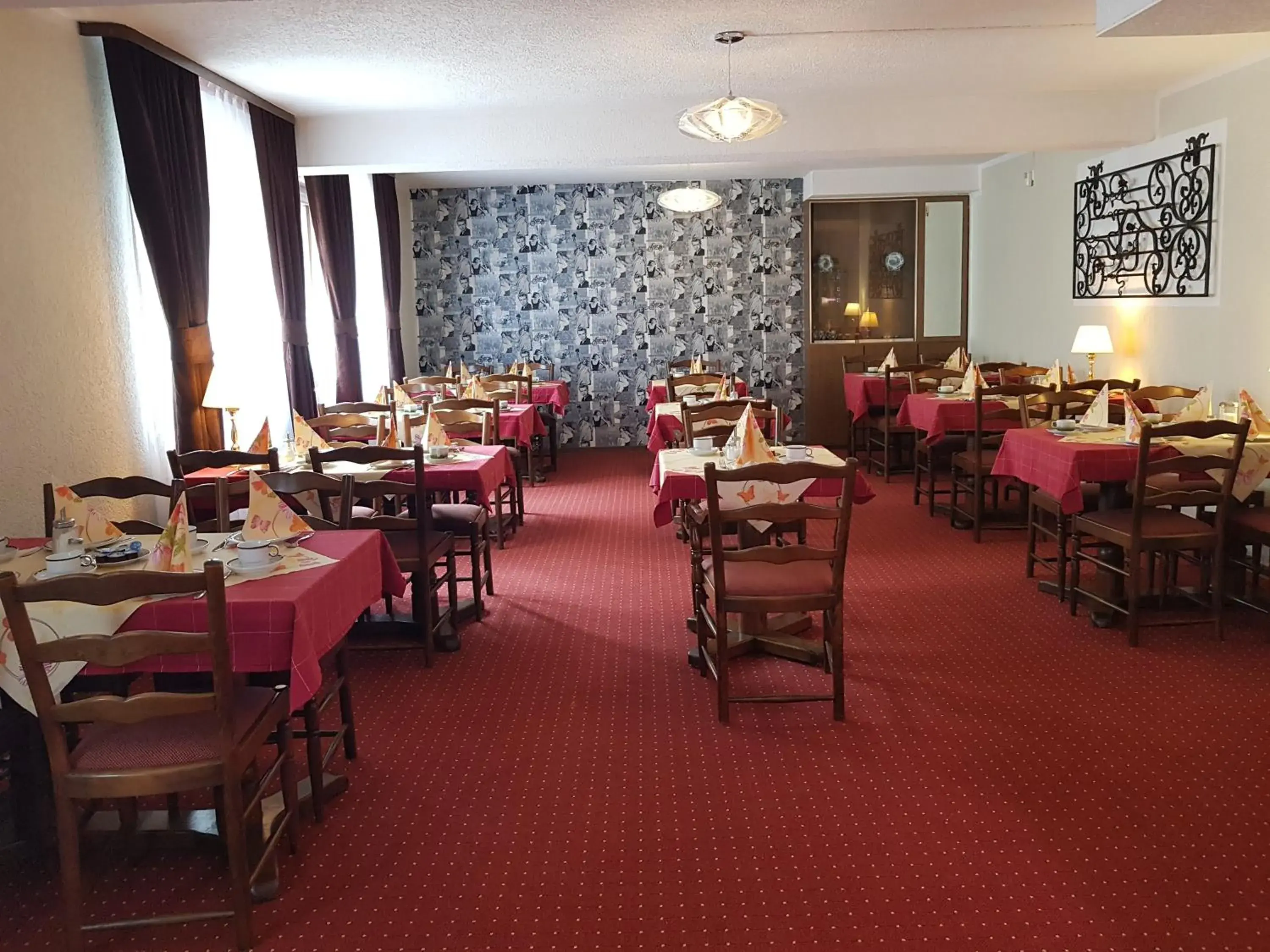 Restaurant/Places to Eat in Kirchberg Hotel garni