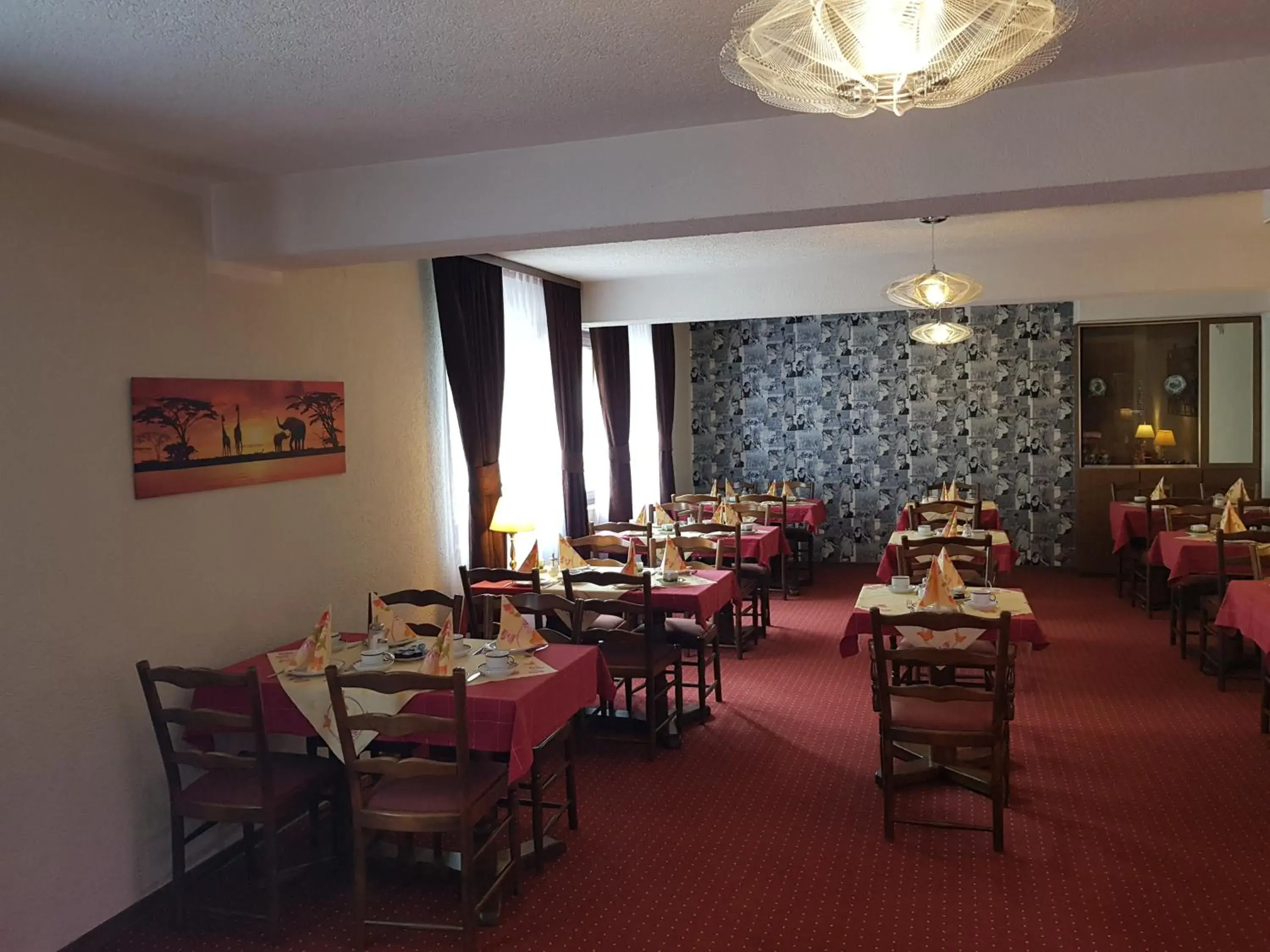 Restaurant/Places to Eat in Kirchberg Hotel garni