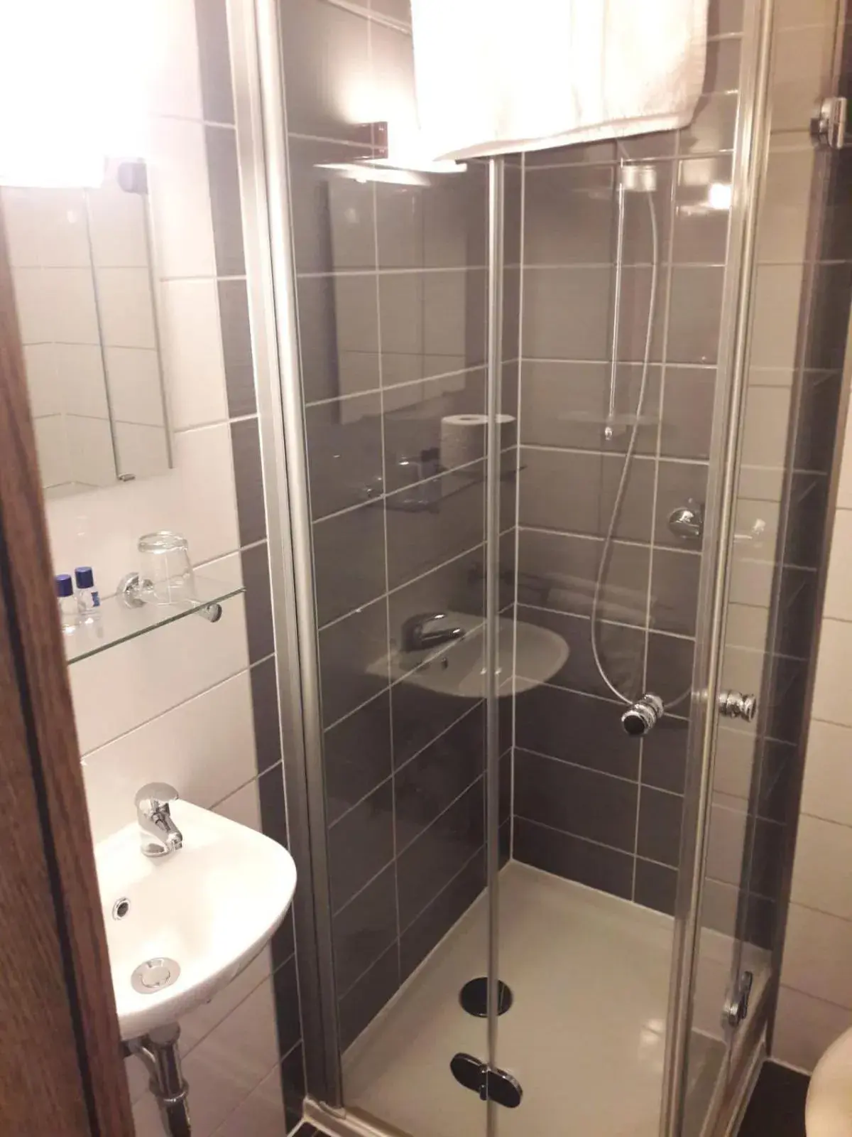 Bathroom in Kirchberg Hotel garni