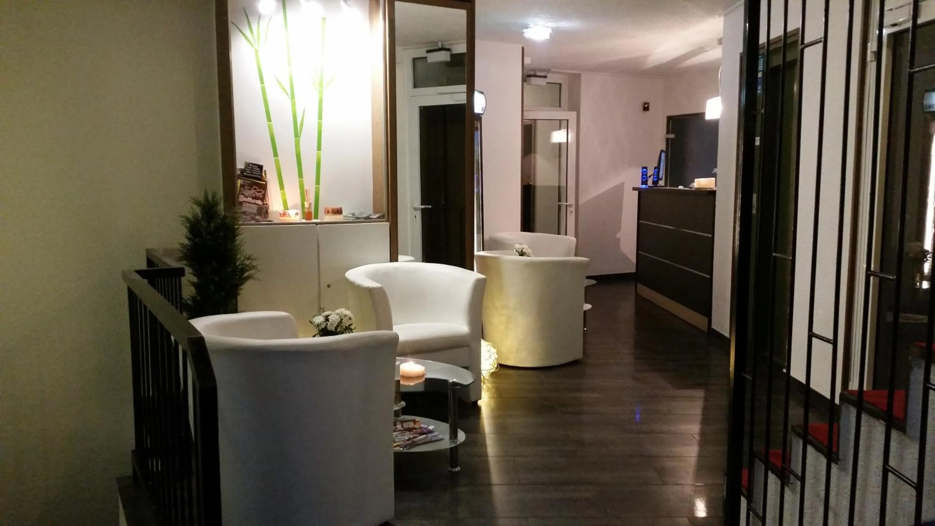 Lobby or reception in Kirchberg Hotel garni