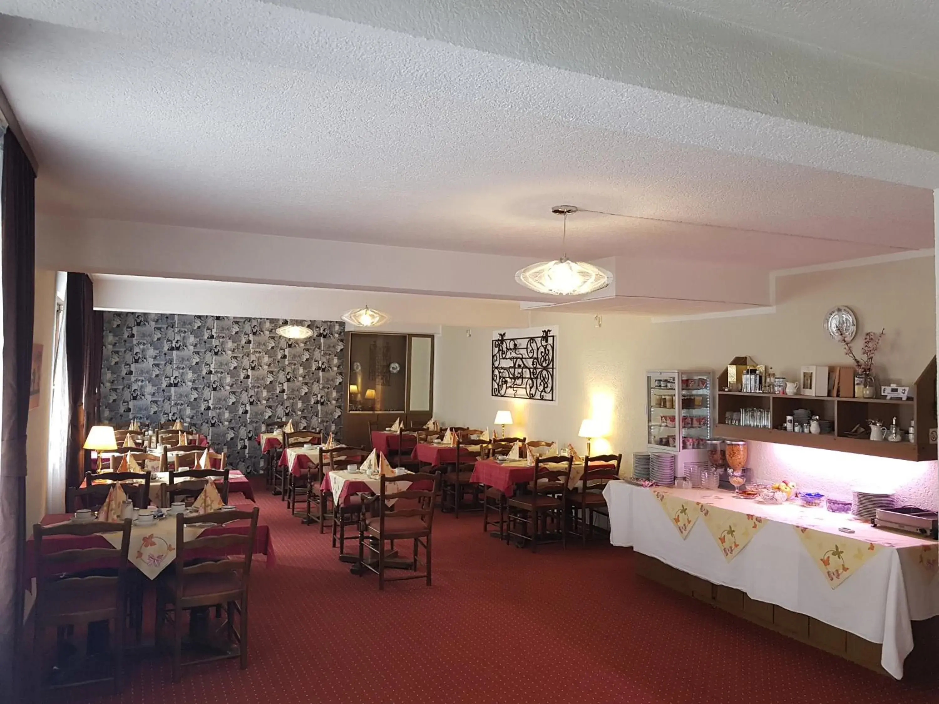 Restaurant/Places to Eat in Kirchberg Hotel garni