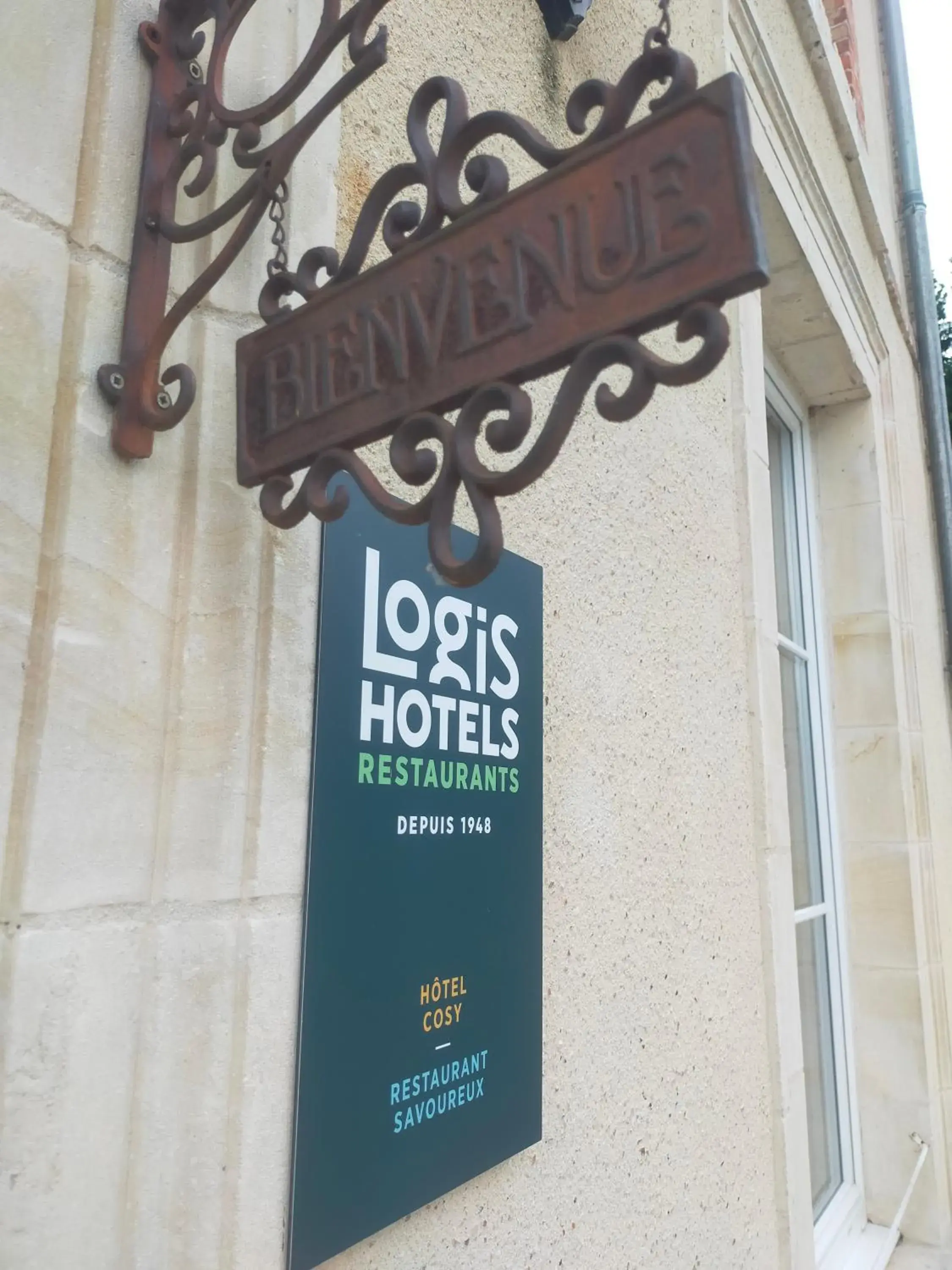 Logis Hotels Restaurants- Villa des Bordes Logis Hotels Restaurants- Villa des Bordes