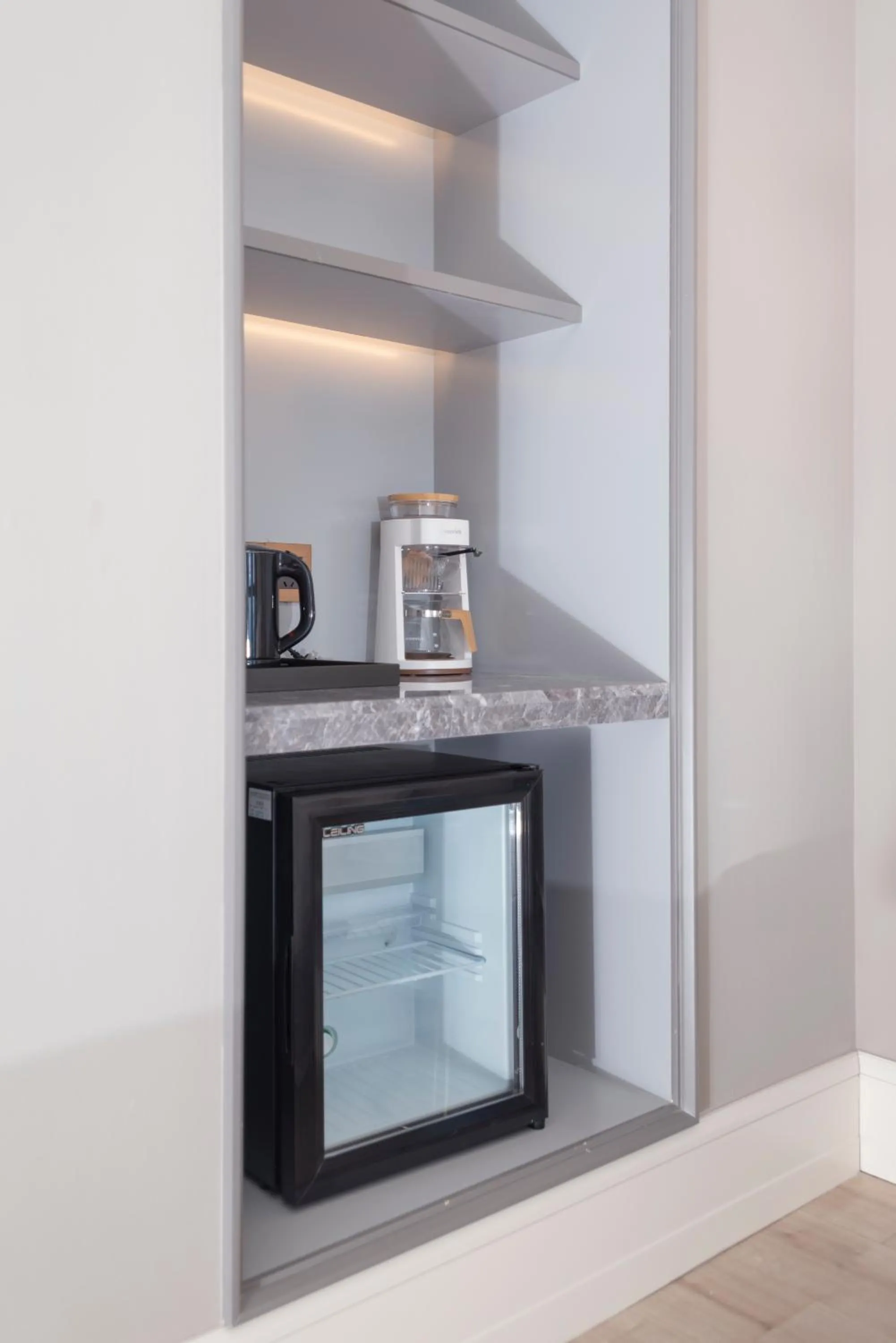 minibar in Mercure Hotel Hangzhou East Railway Station