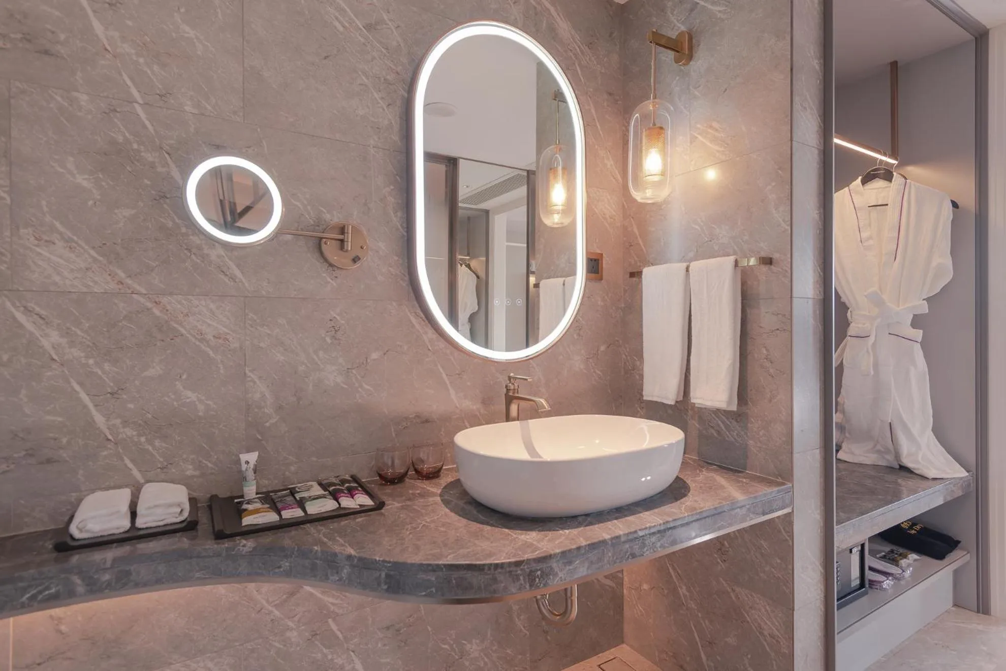 Toilet in Mercure Hotel Hangzhou East Railway Station