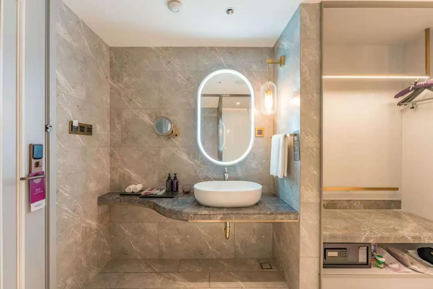 Toilet in Mercure Hotel Hangzhou East Railway Station