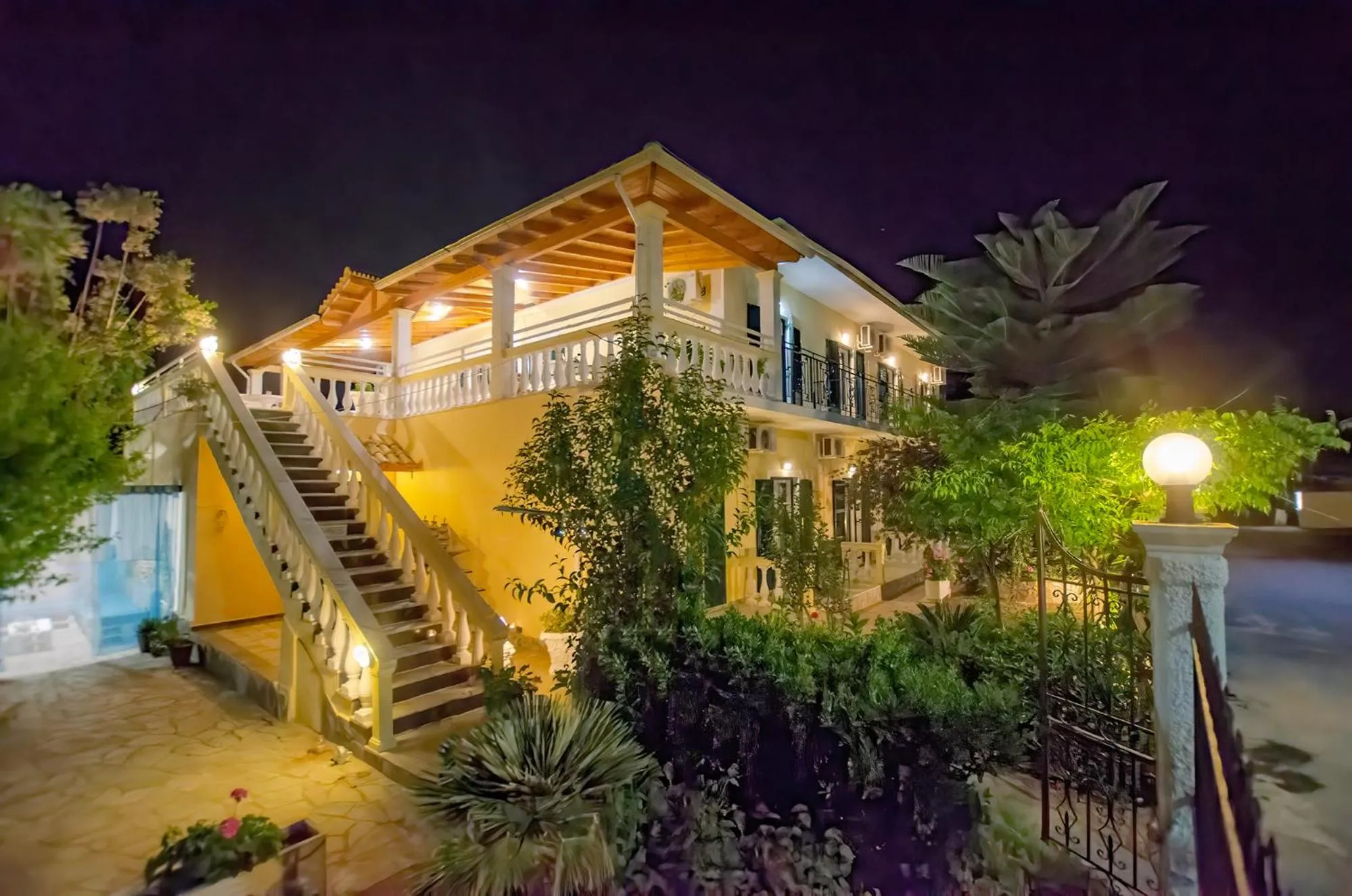 Kapetanios Luxury