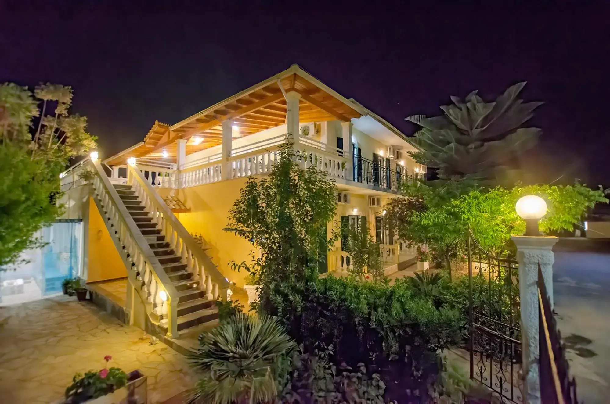 Kapetanios Luxury Kapetanios Luxury