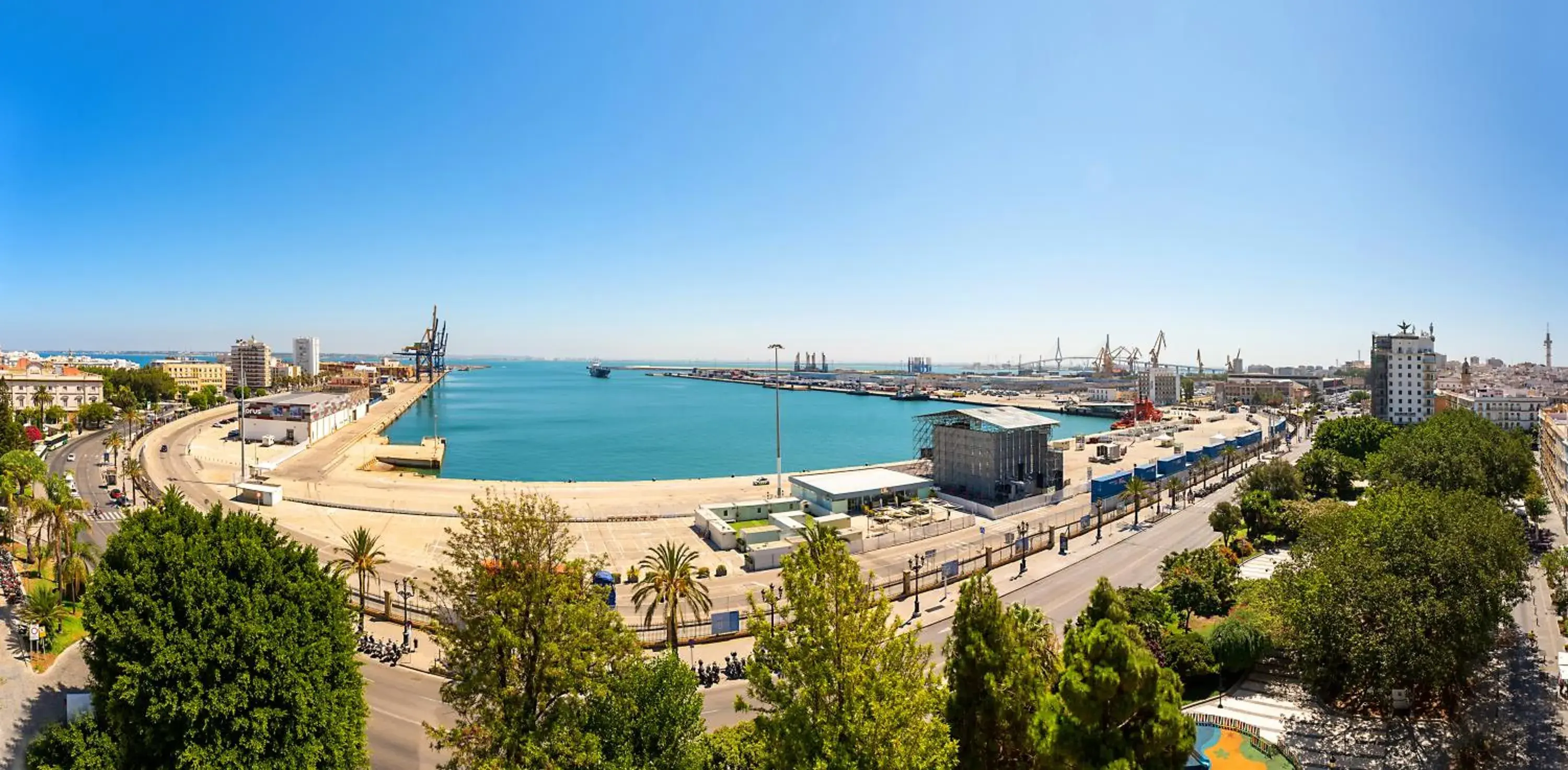 Sea view in Plaza Mina Suites - Adults Recommended by Luxury Suites Cadiz Sea view in Plaza Mina Suites - Adults Recommended by Luxury Suites Cadiz