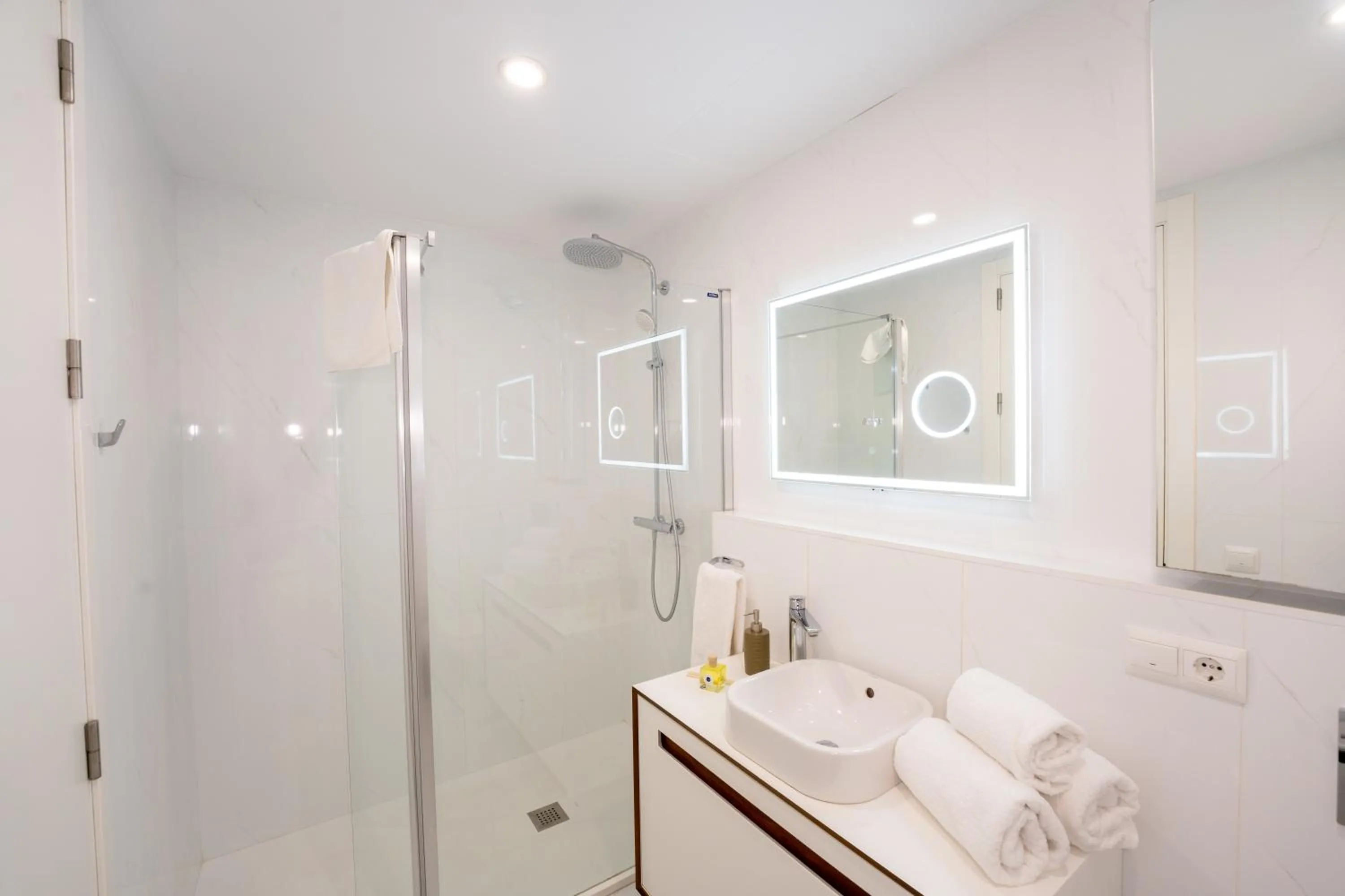 Bathroom in Plaza Mina Suites - Adults Recommended by Luxury Suites Cadiz