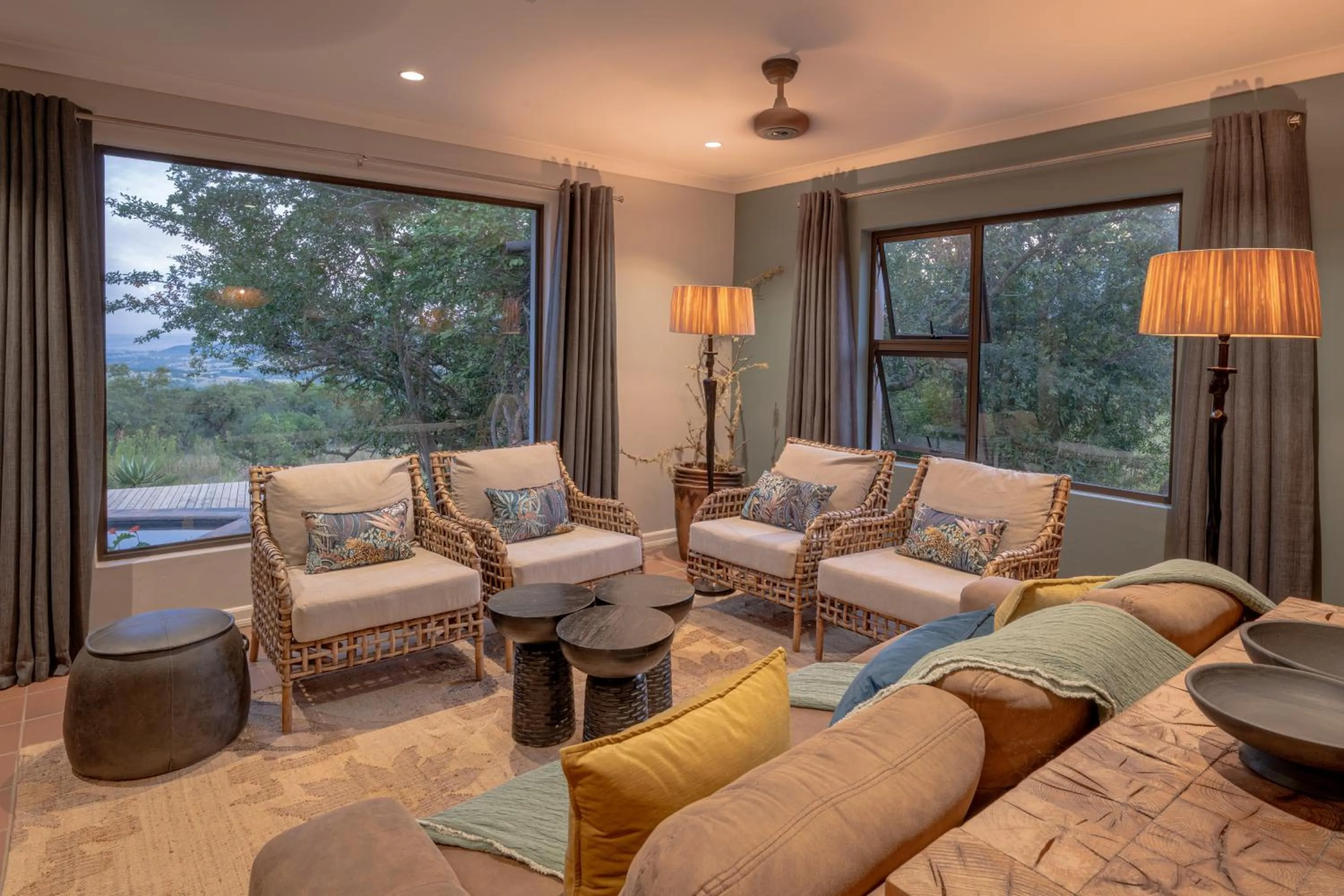 Living room in Valley Lodge - Babanango Game Reserve